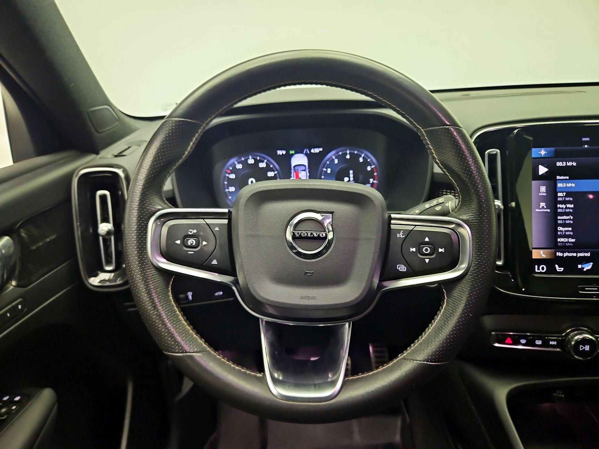 Thumbnail: 2021 Volvo XC40 - 10