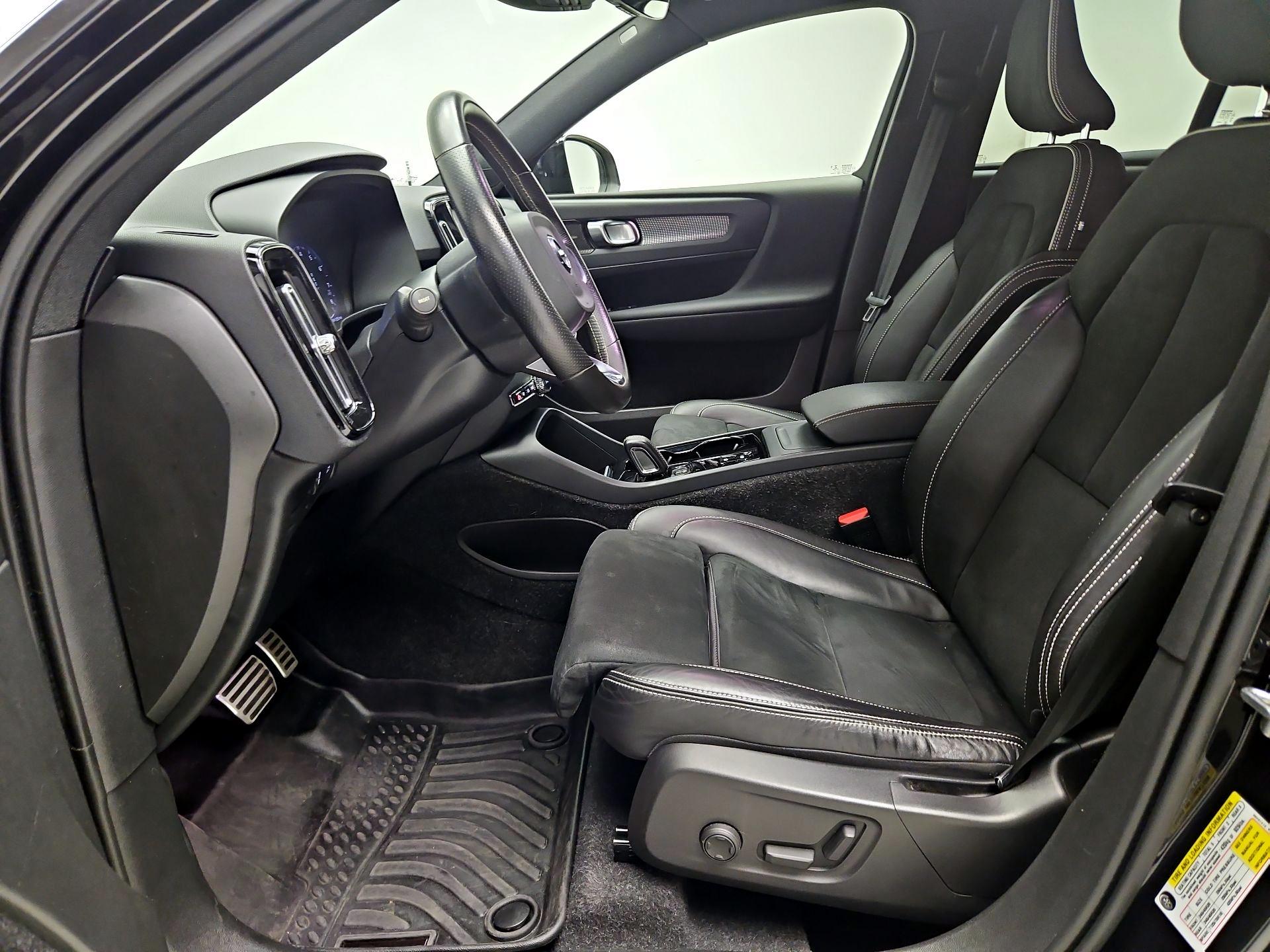 Thumbnail: 2021 Volvo XC40 - 11