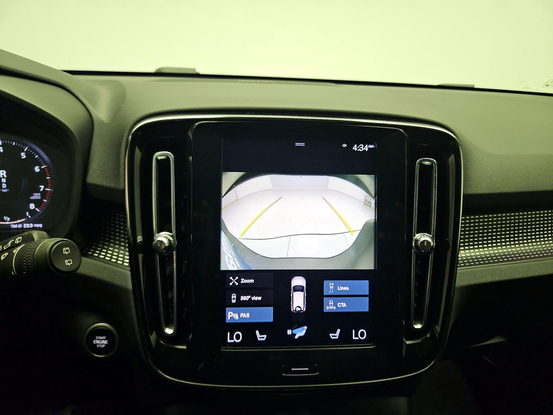 Thumbnail: 2021 Volvo XC40 - 13