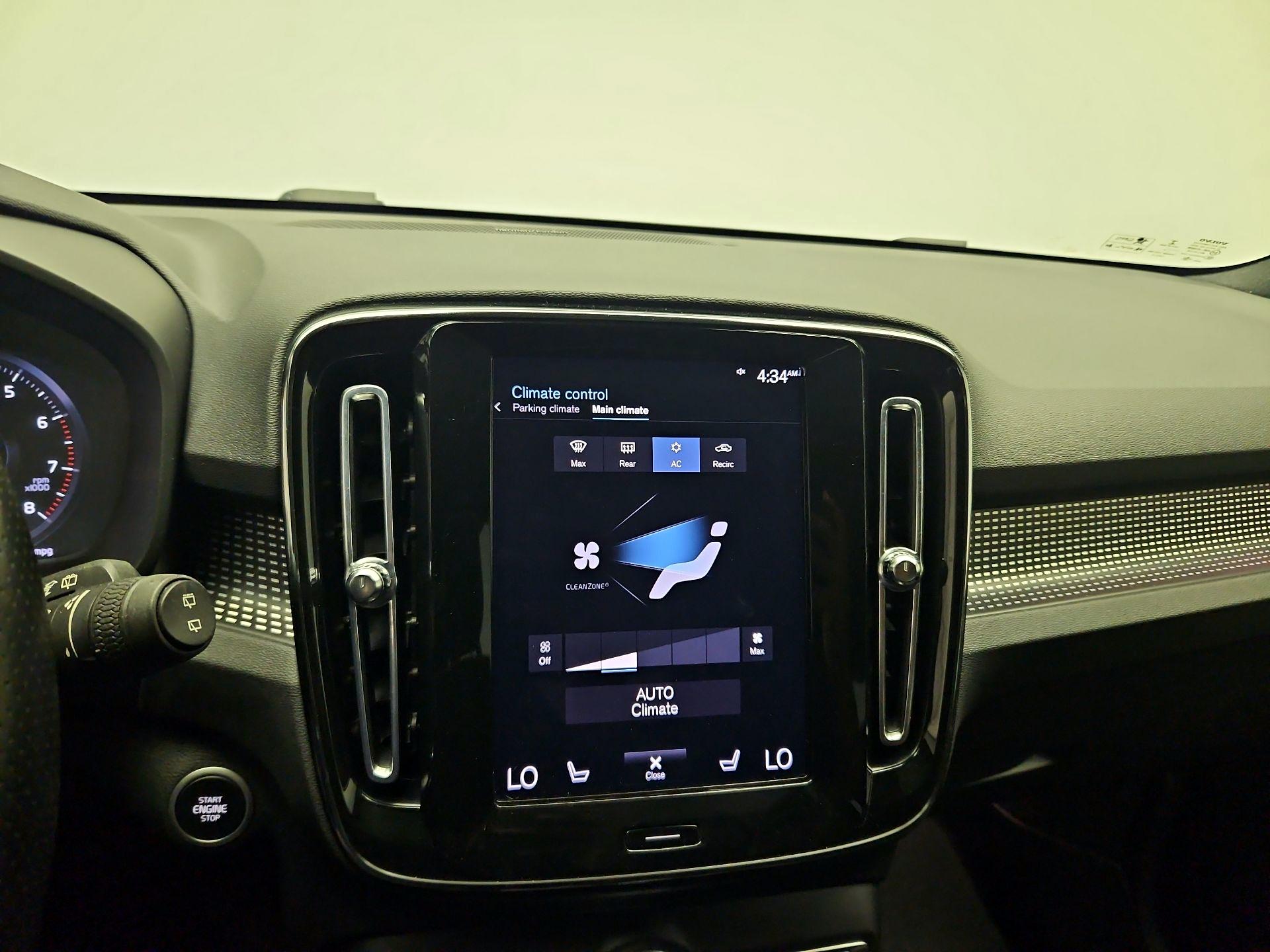 Thumbnail: 2021 Volvo XC40 - 15