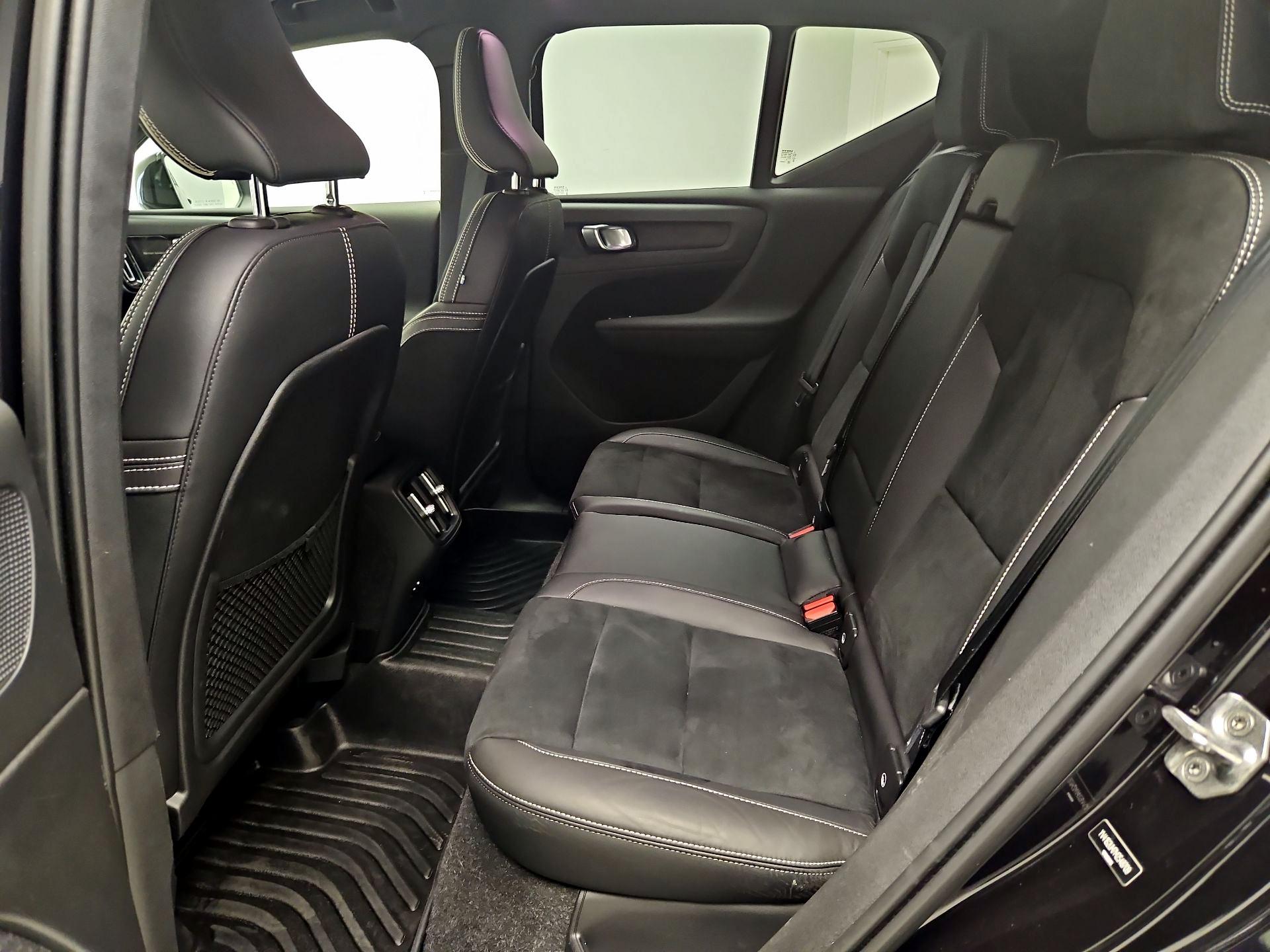 Thumbnail: 2021 Volvo XC40 - 17