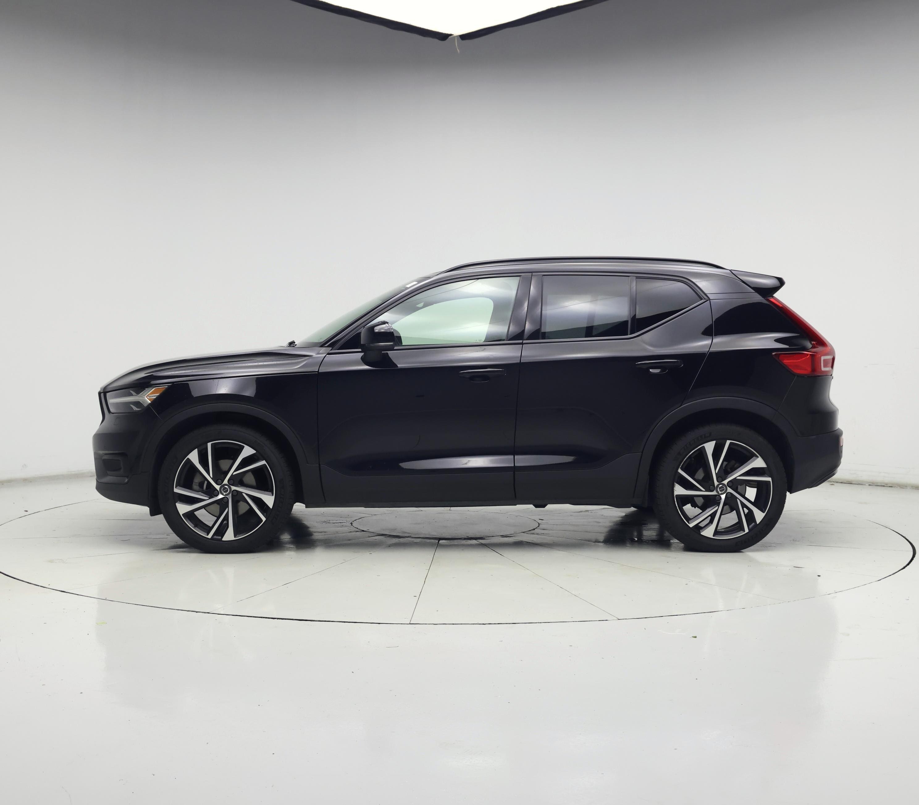 Thumbnail: 2021 Volvo XC40 - 3