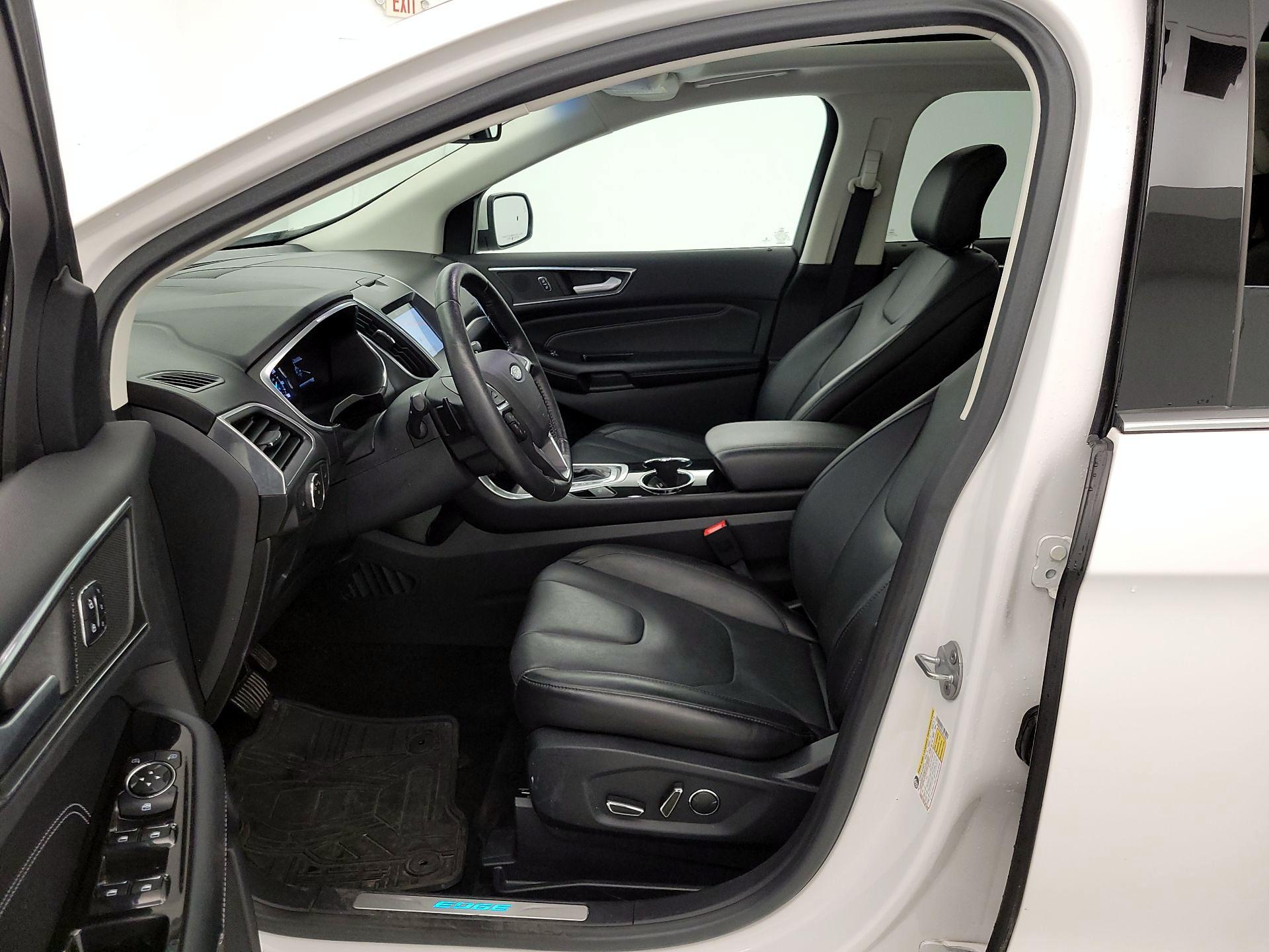 Thumbnail: 2016 Ford Edge - 11