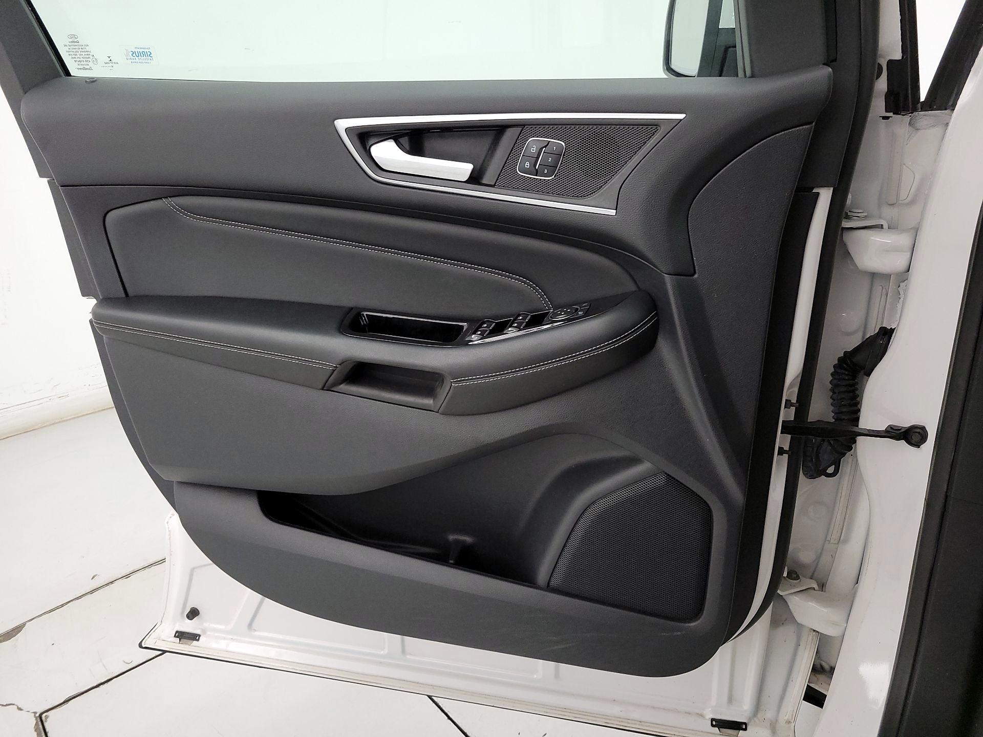 Thumbnail: 2016 Ford Edge - 12