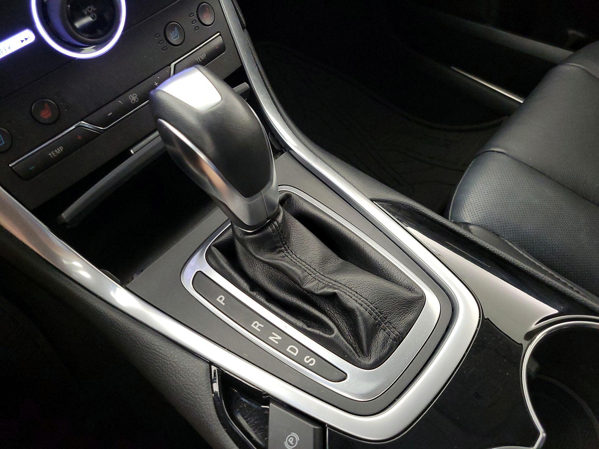 Thumbnail: 2016 Ford Edge - 18