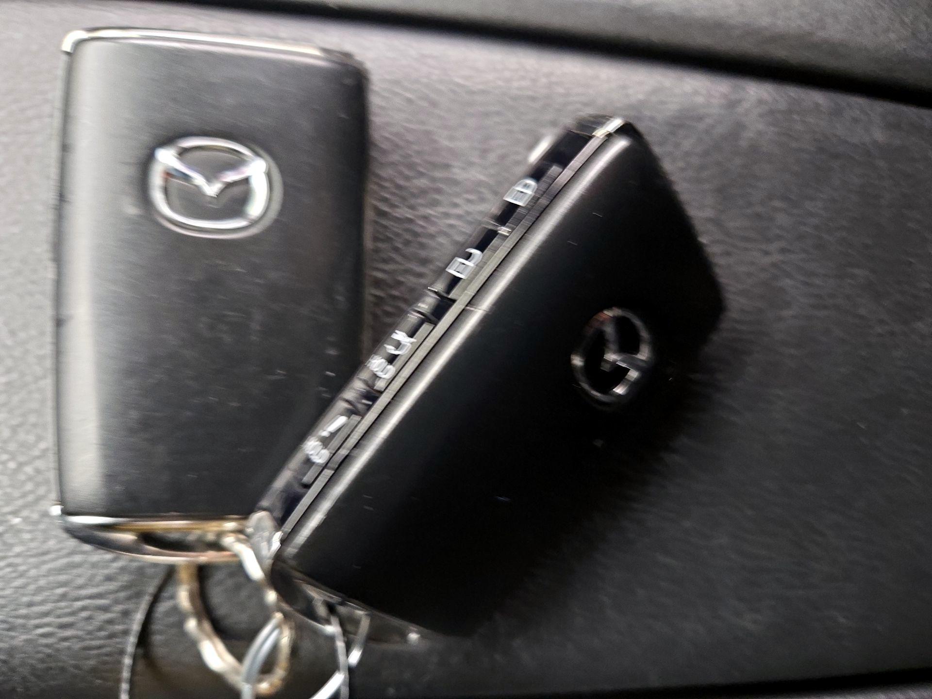 Thumbnail: 2020 Mazda MX-5 Miata - 18