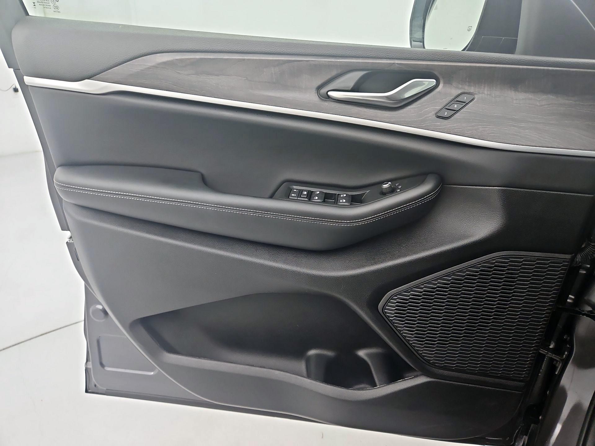 Thumbnail: 2025 Jeep Grand Cherokee - 12