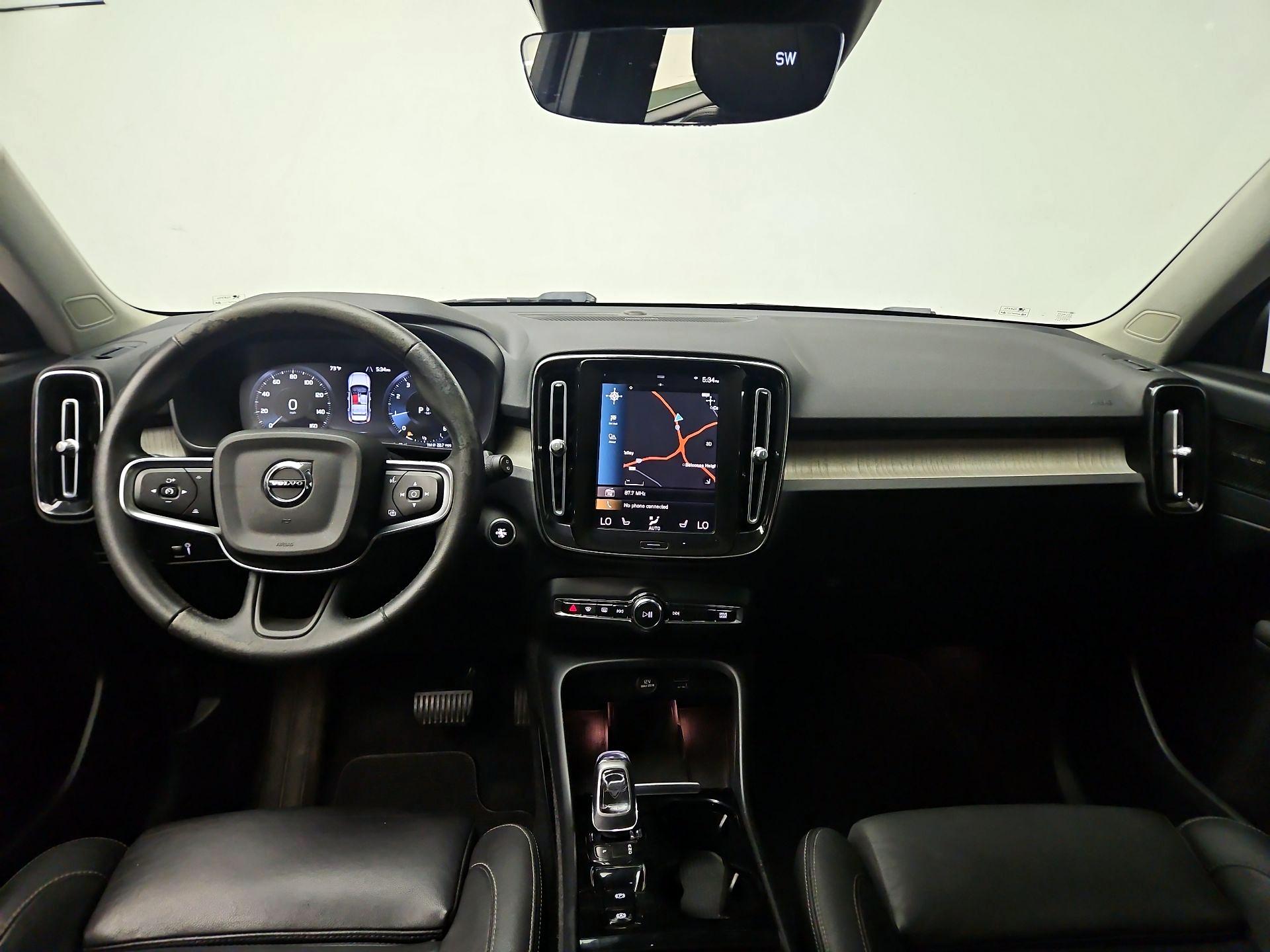 Thumbnail: 2021 Volvo XC40 - 9