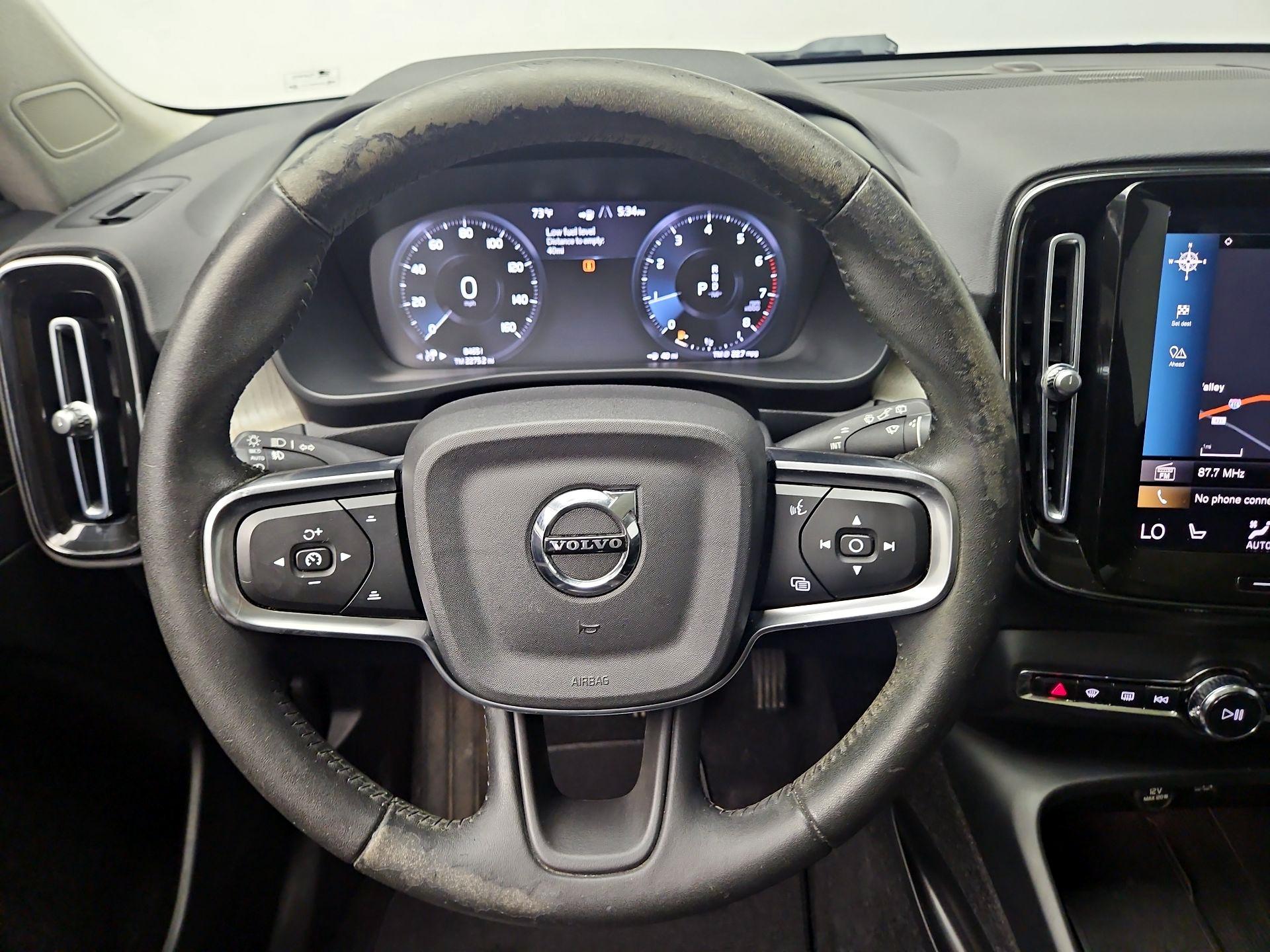 Thumbnail: 2021 Volvo XC40 - 10