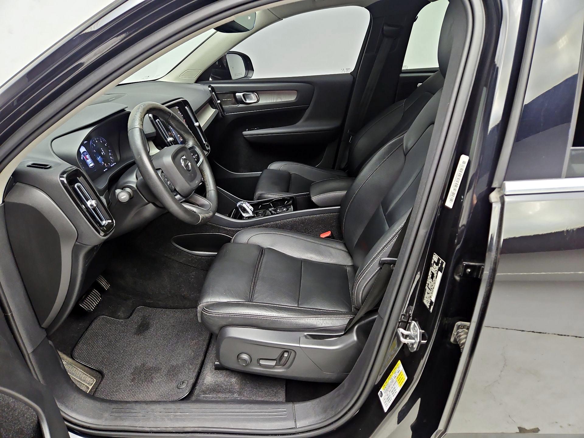 Thumbnail: 2021 Volvo XC40 - 11