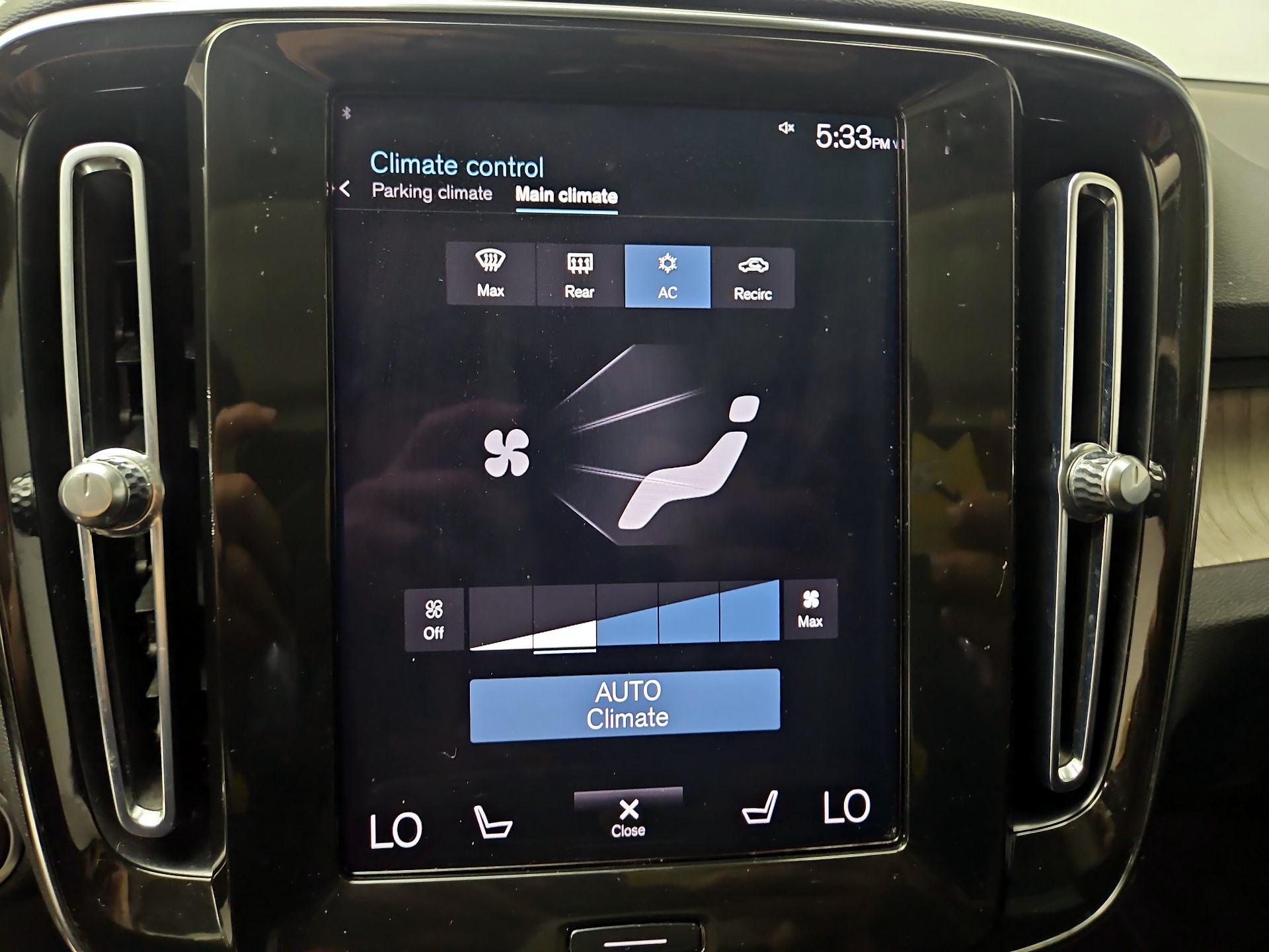 Thumbnail: 2021 Volvo XC40 - 16
