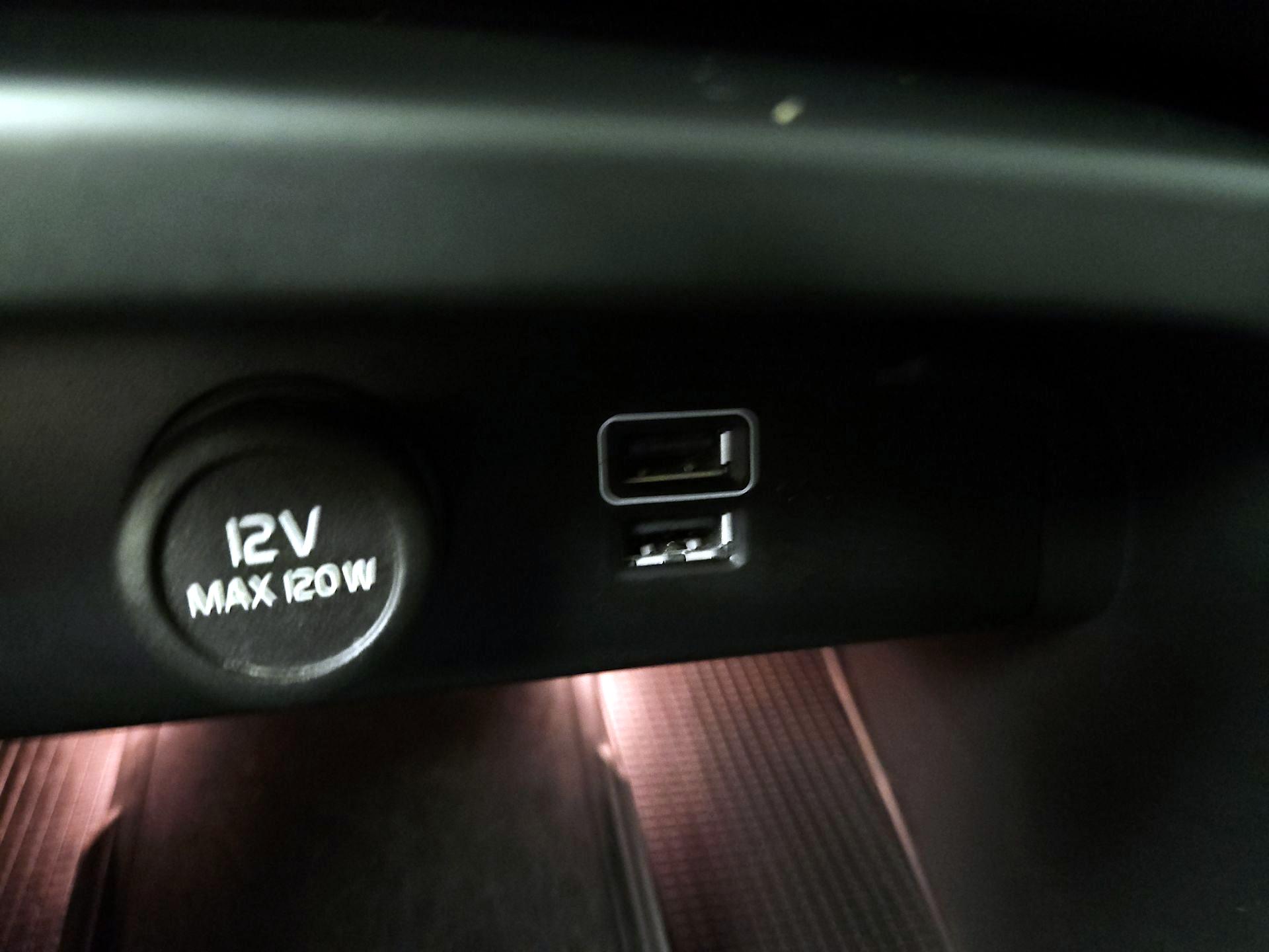 Thumbnail: 2021 Volvo XC40 - 18