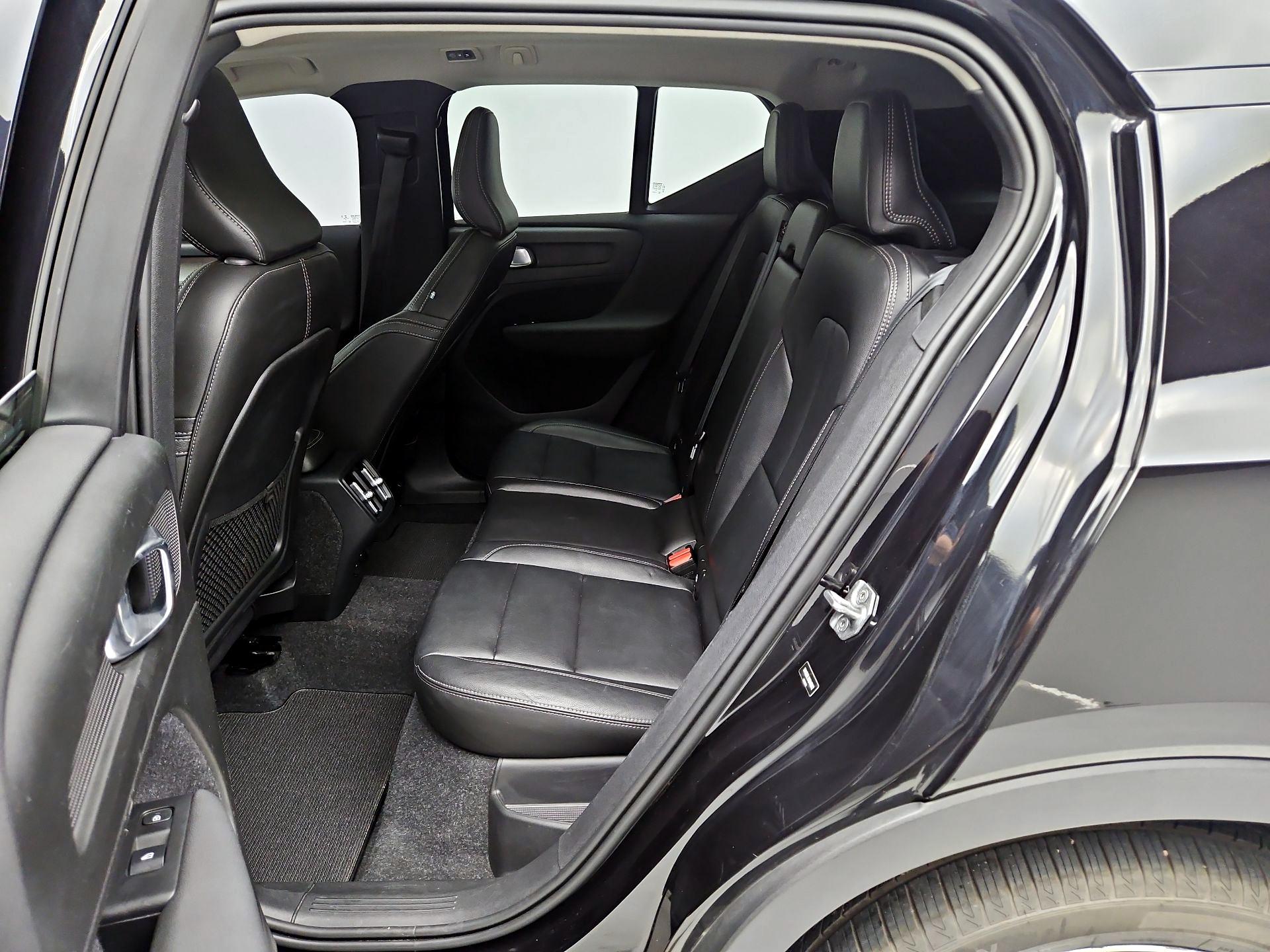 Thumbnail: 2021 Volvo XC40 - 20