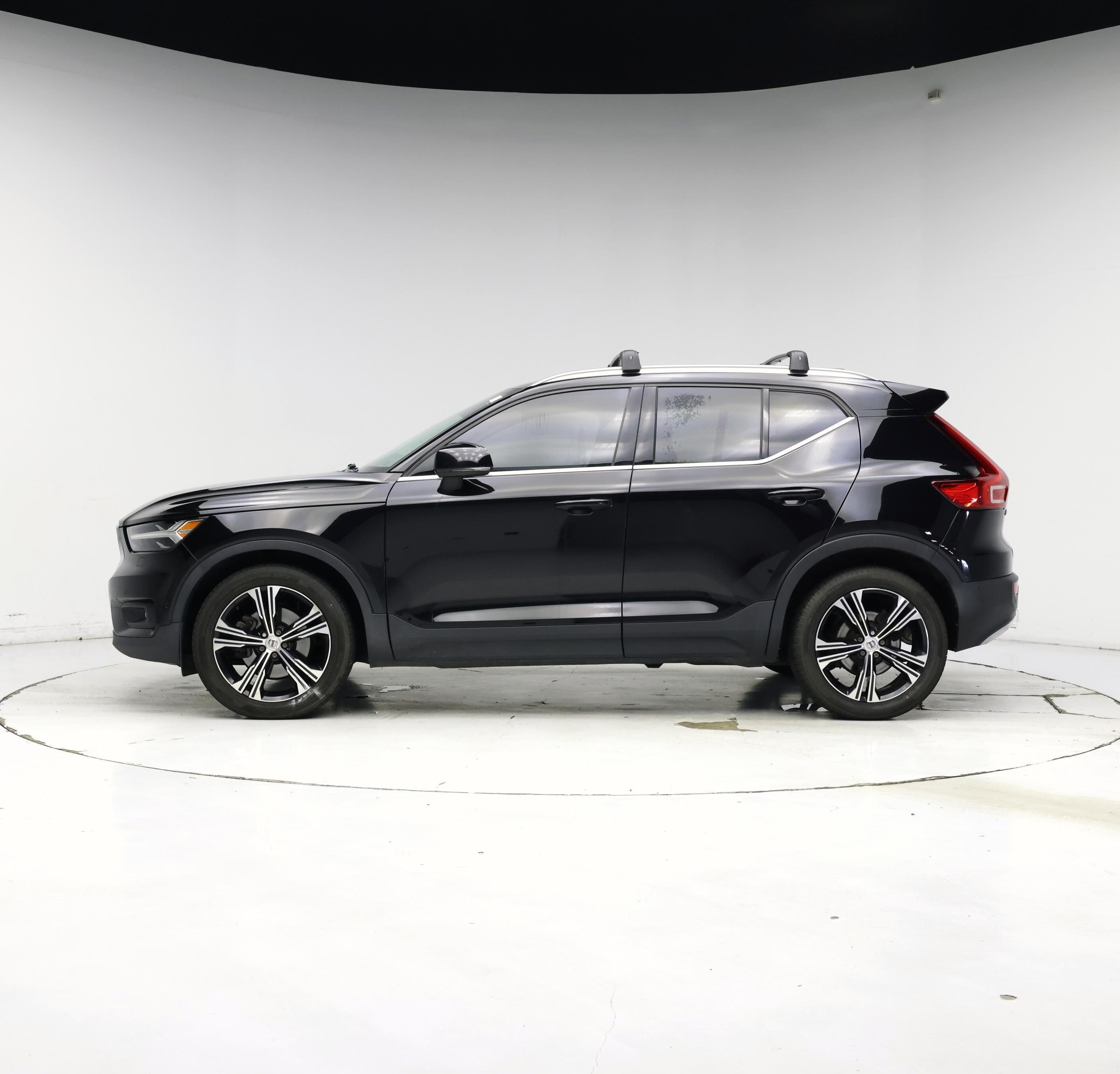 Thumbnail: 2021 Volvo XC40 - 3