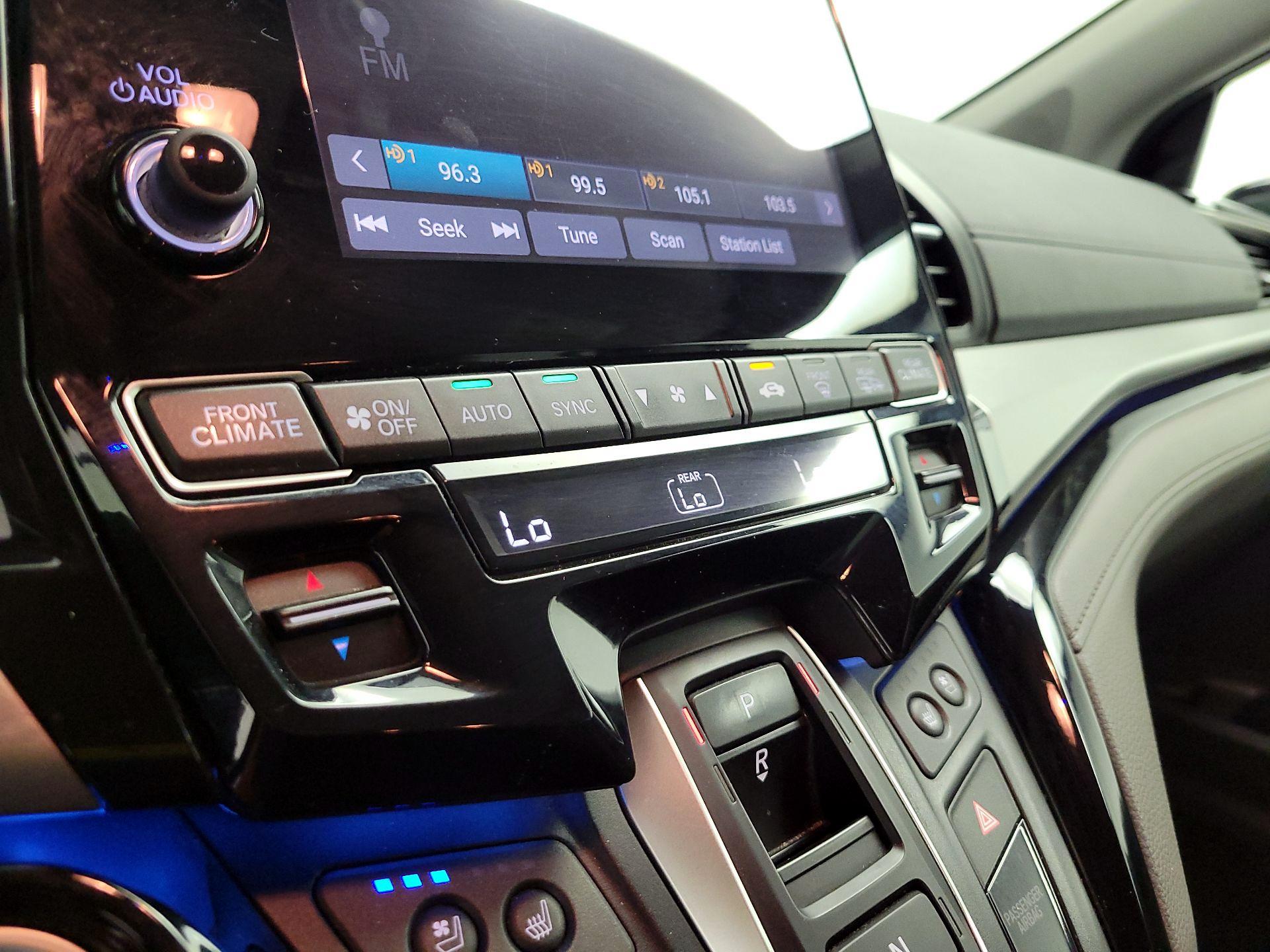 Thumbnail: 2018 Honda Odyssey - 14