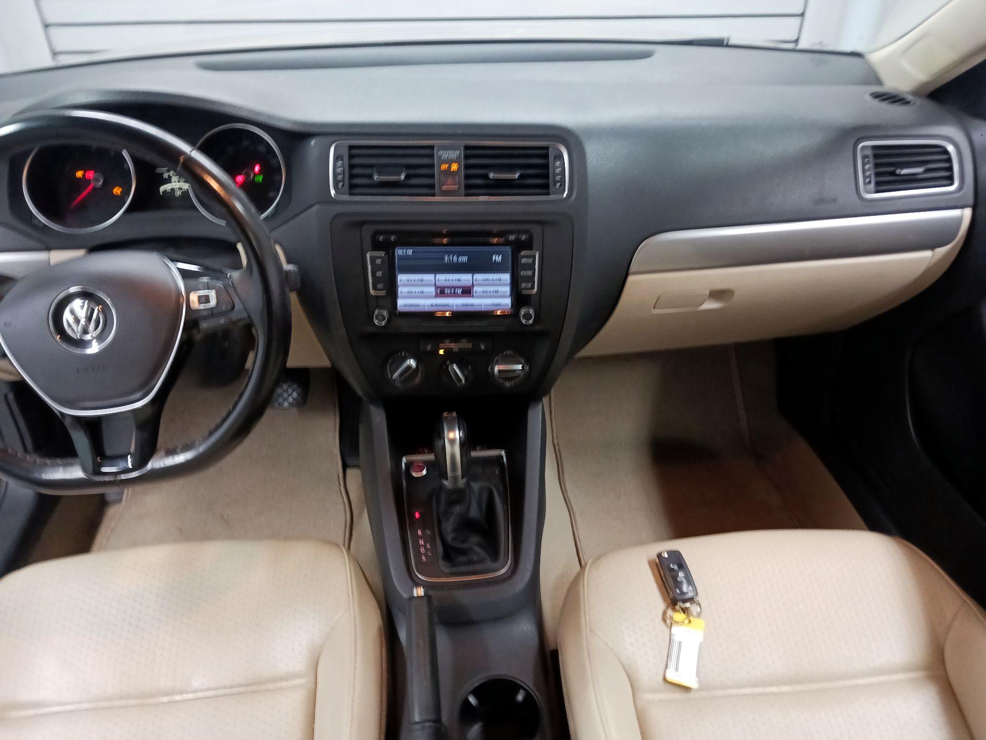 Thumbnail: 2015 Volkswagen Jetta - 9