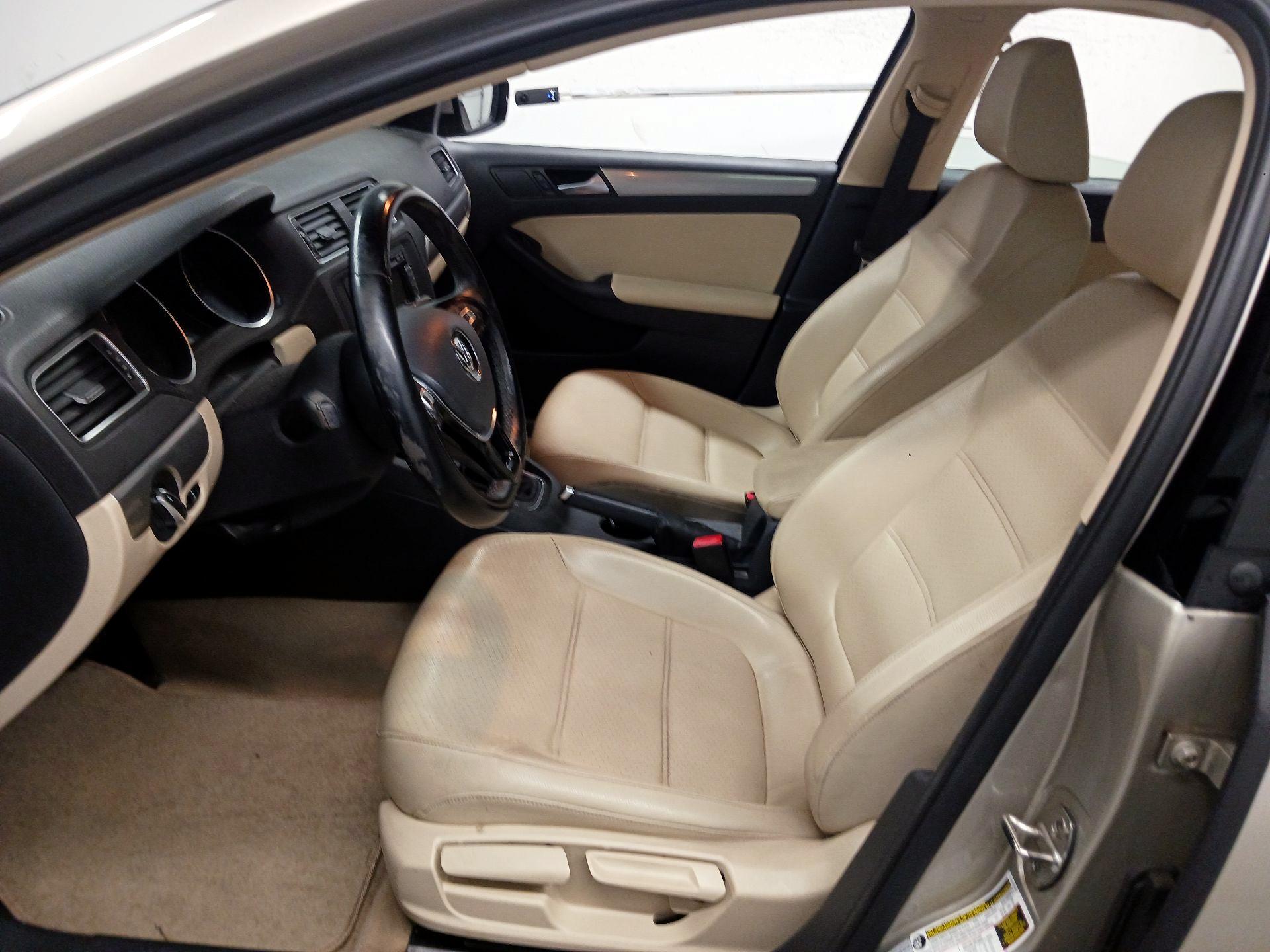 Thumbnail: 2015 Volkswagen Jetta - 11
