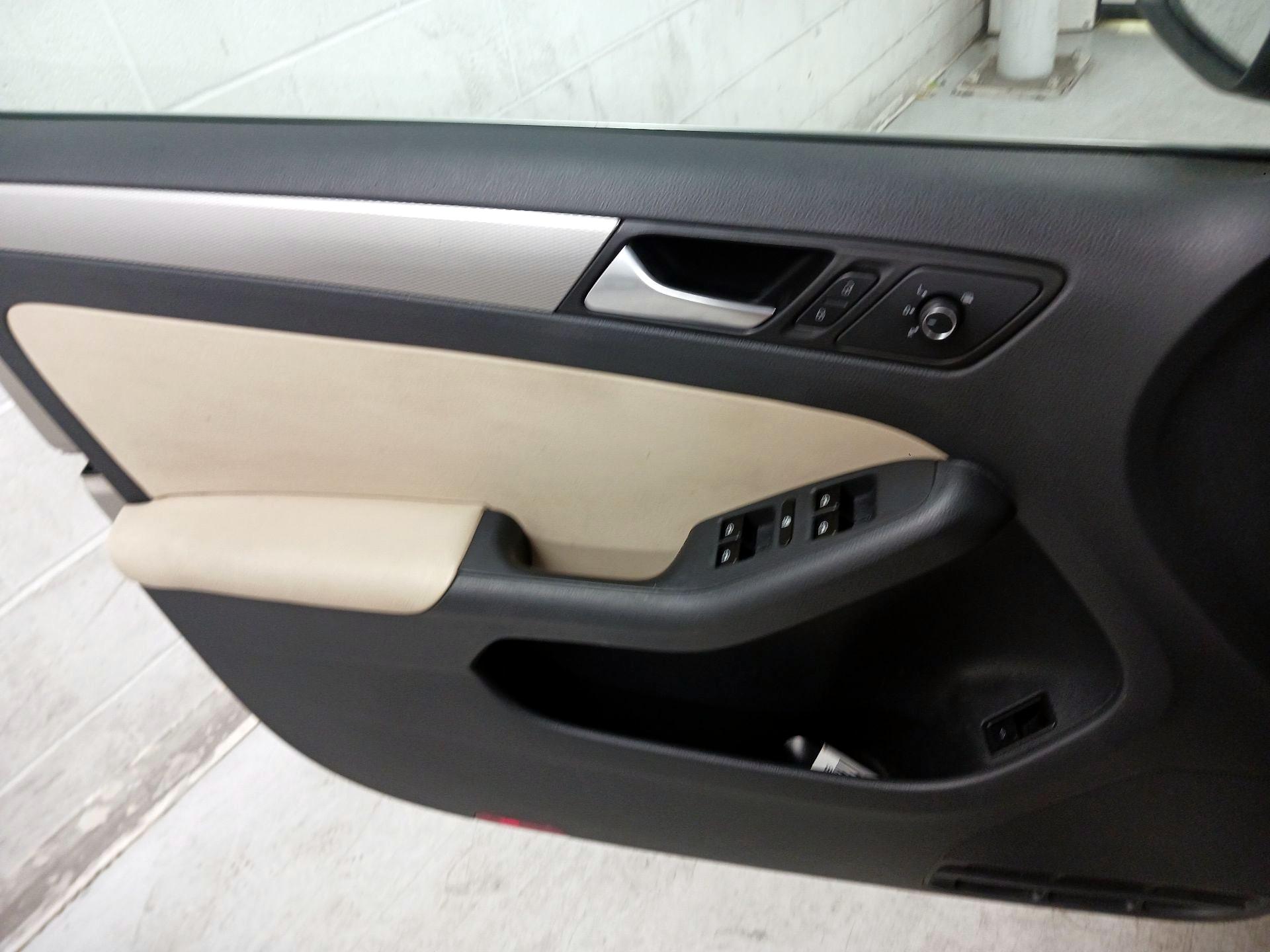 Thumbnail: 2015 Volkswagen Jetta - 12