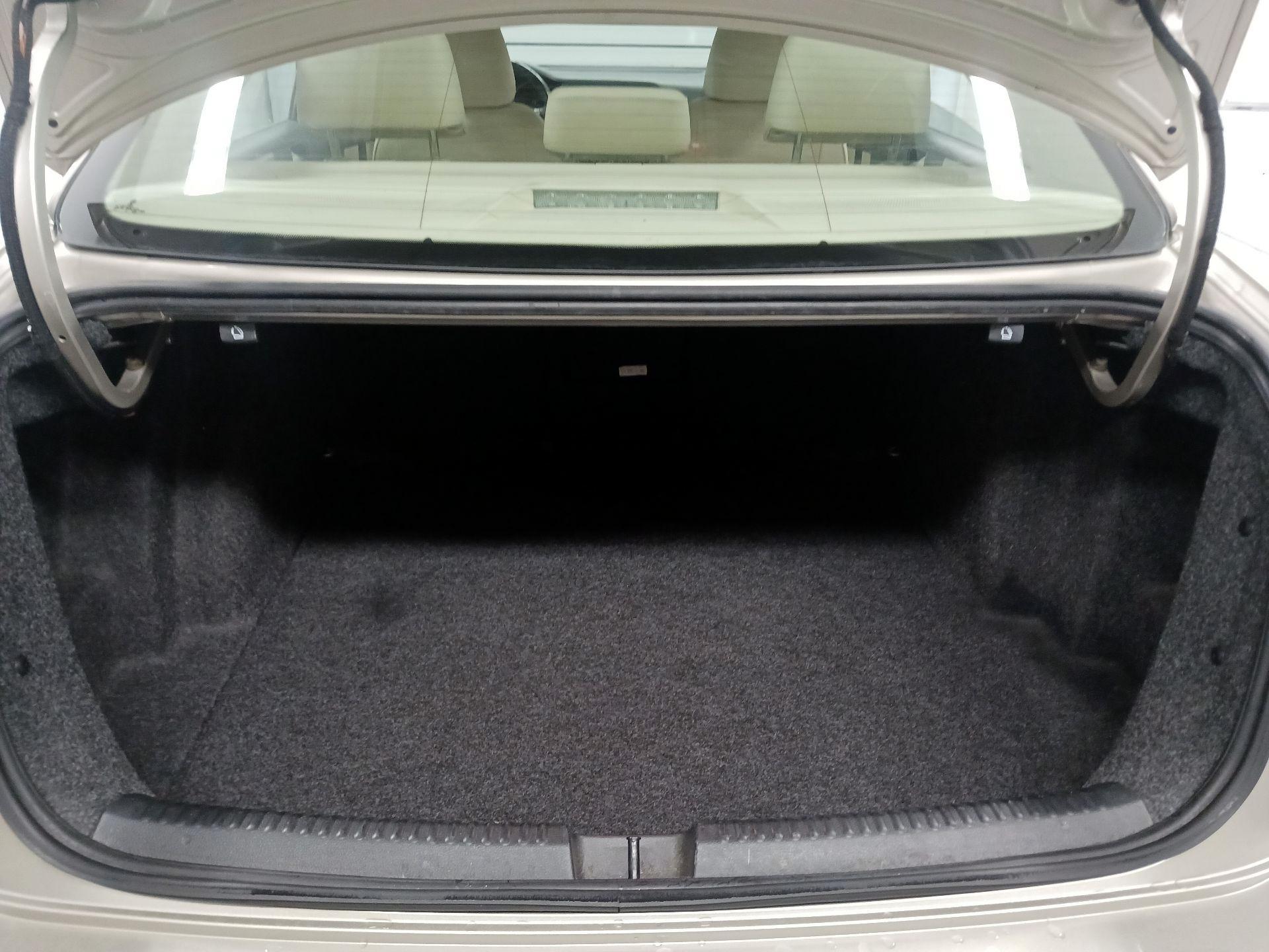 Thumbnail: 2015 Volkswagen Jetta - 16