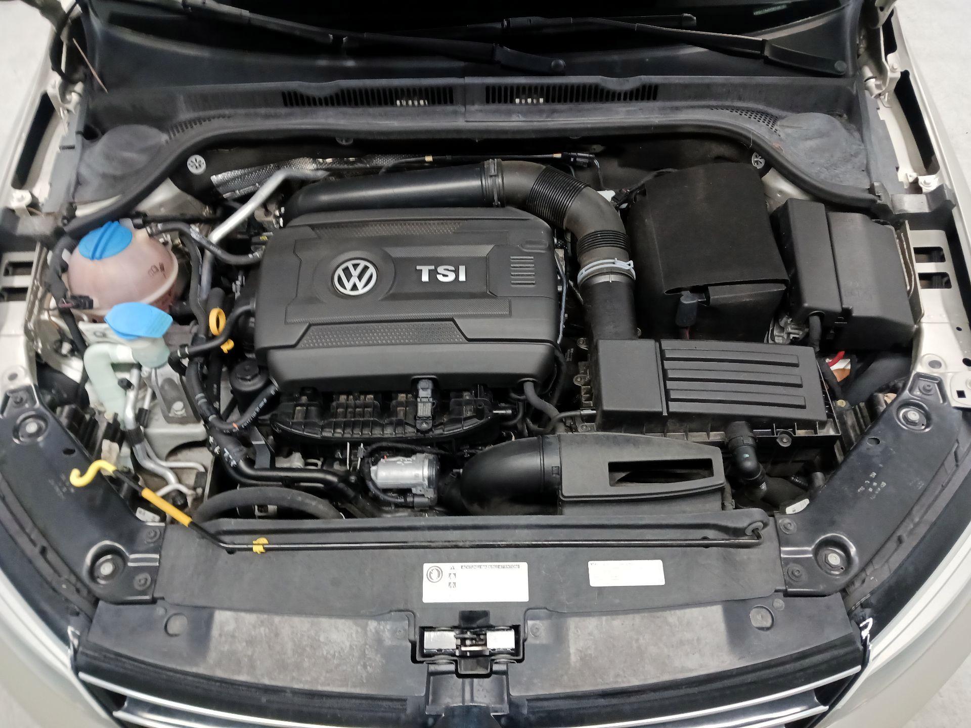 Thumbnail: 2015 Volkswagen Jetta - 17