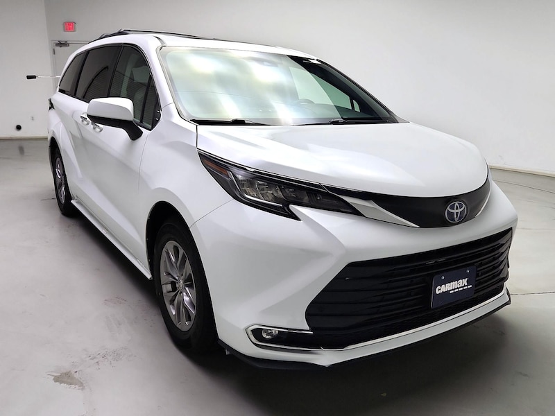 2022 Toyota Sienna Hybrid XLE