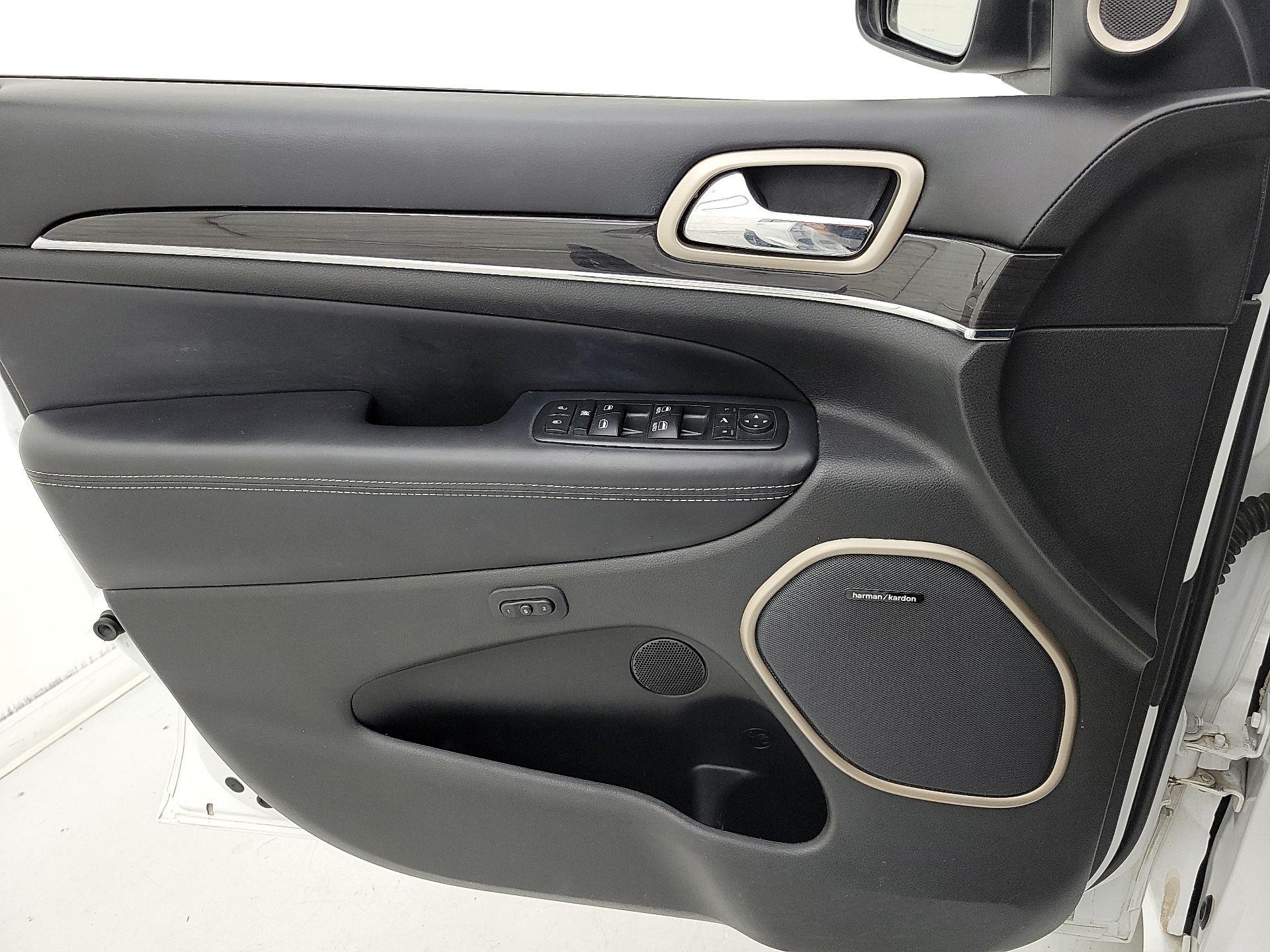 Thumbnail: 2015 Jeep Grand Cherokee - 12
