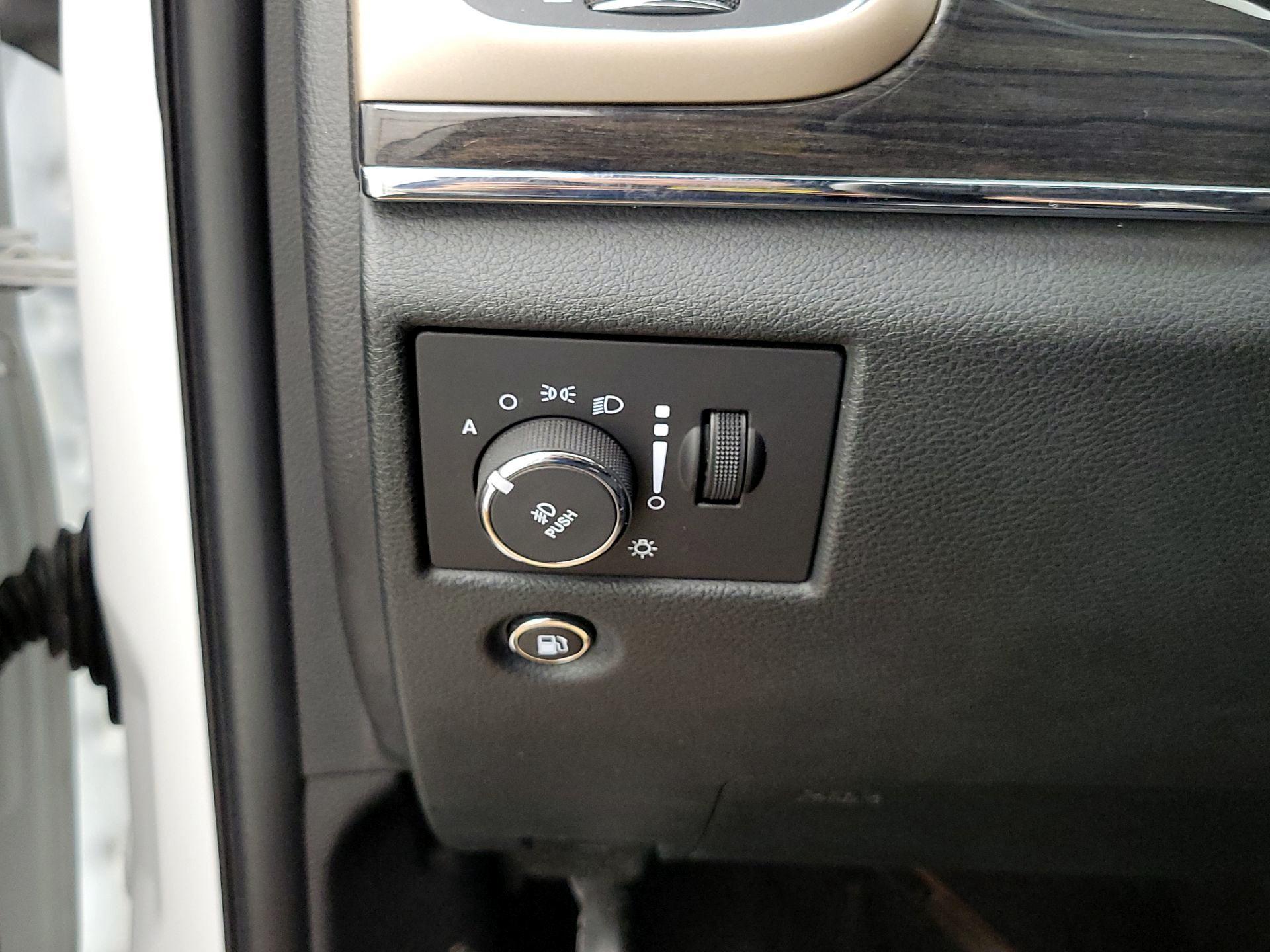 Thumbnail: 2015 Jeep Grand Cherokee - 13