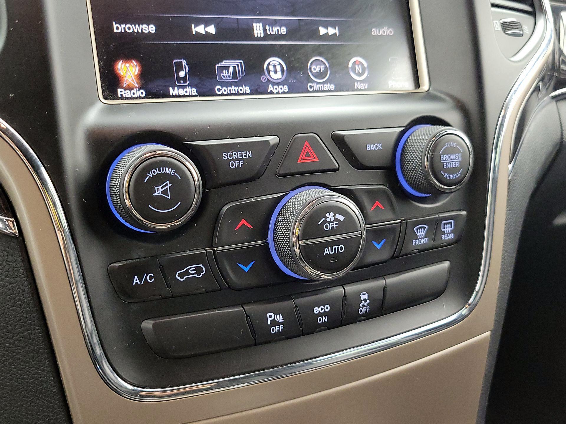 Thumbnail: 2015 Jeep Grand Cherokee - 17