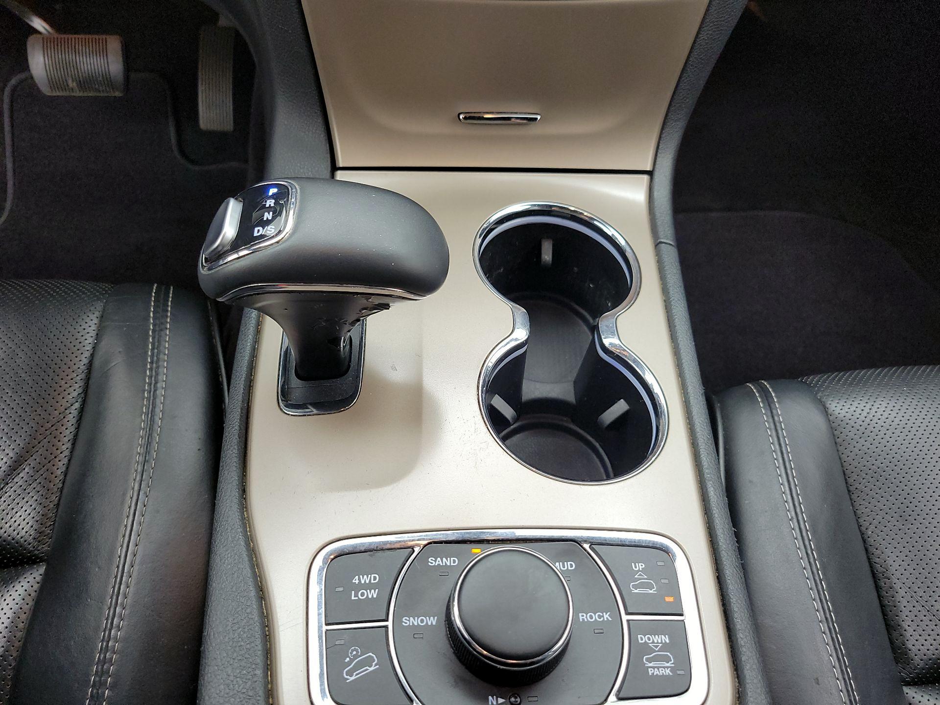 Thumbnail: 2015 Jeep Grand Cherokee - 18