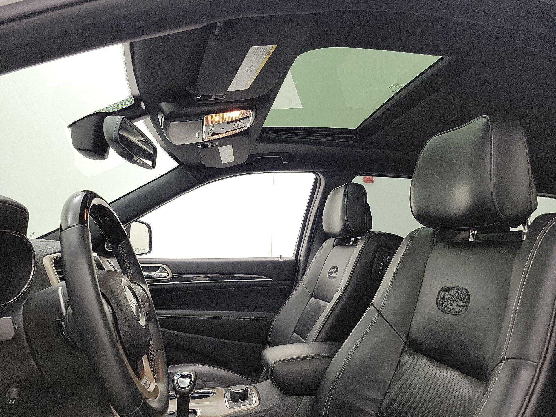 Thumbnail: 2015 Jeep Grand Cherokee - 20