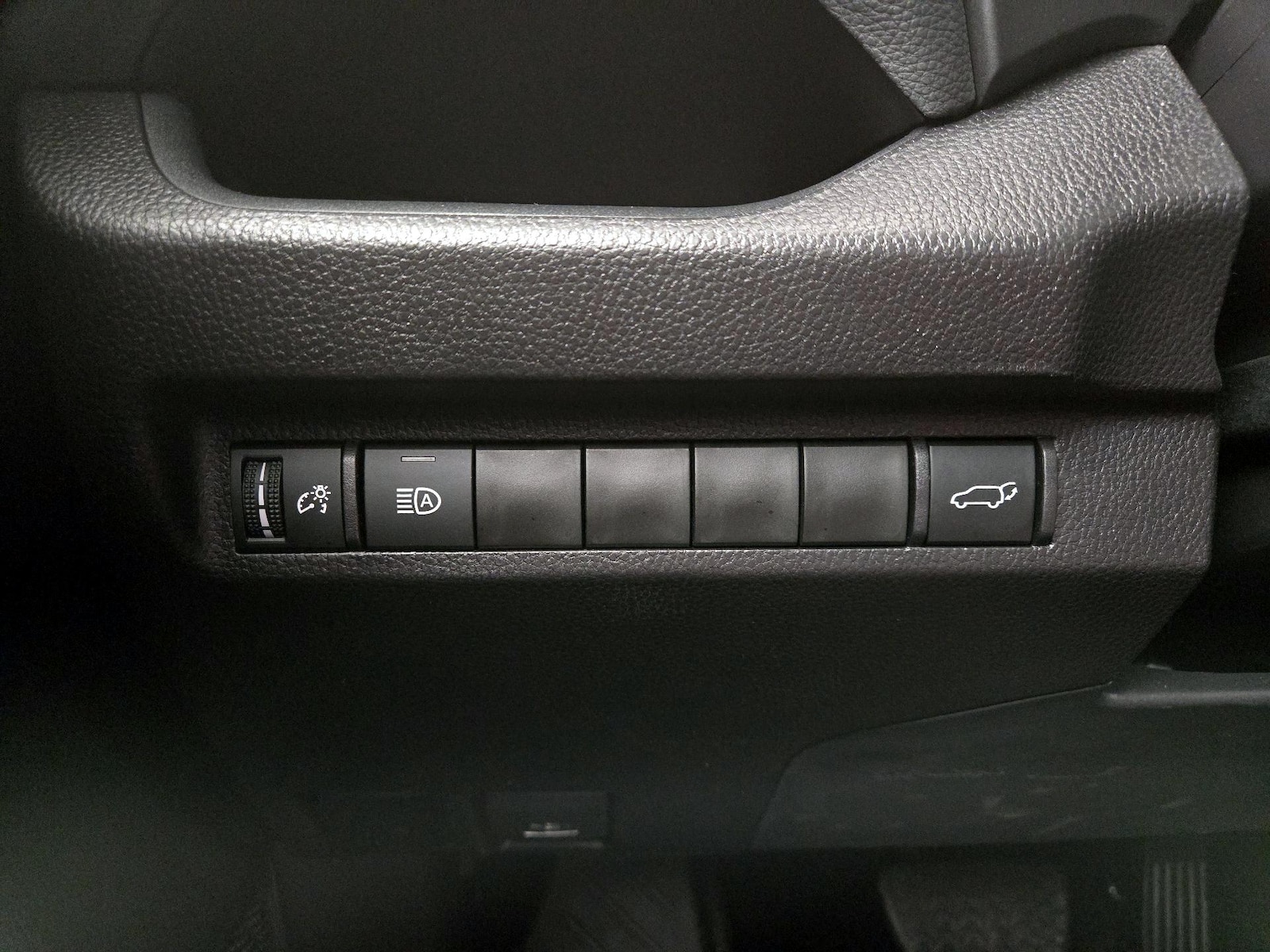 2025 Toyota RAV4 XLE Premium - Photo 14