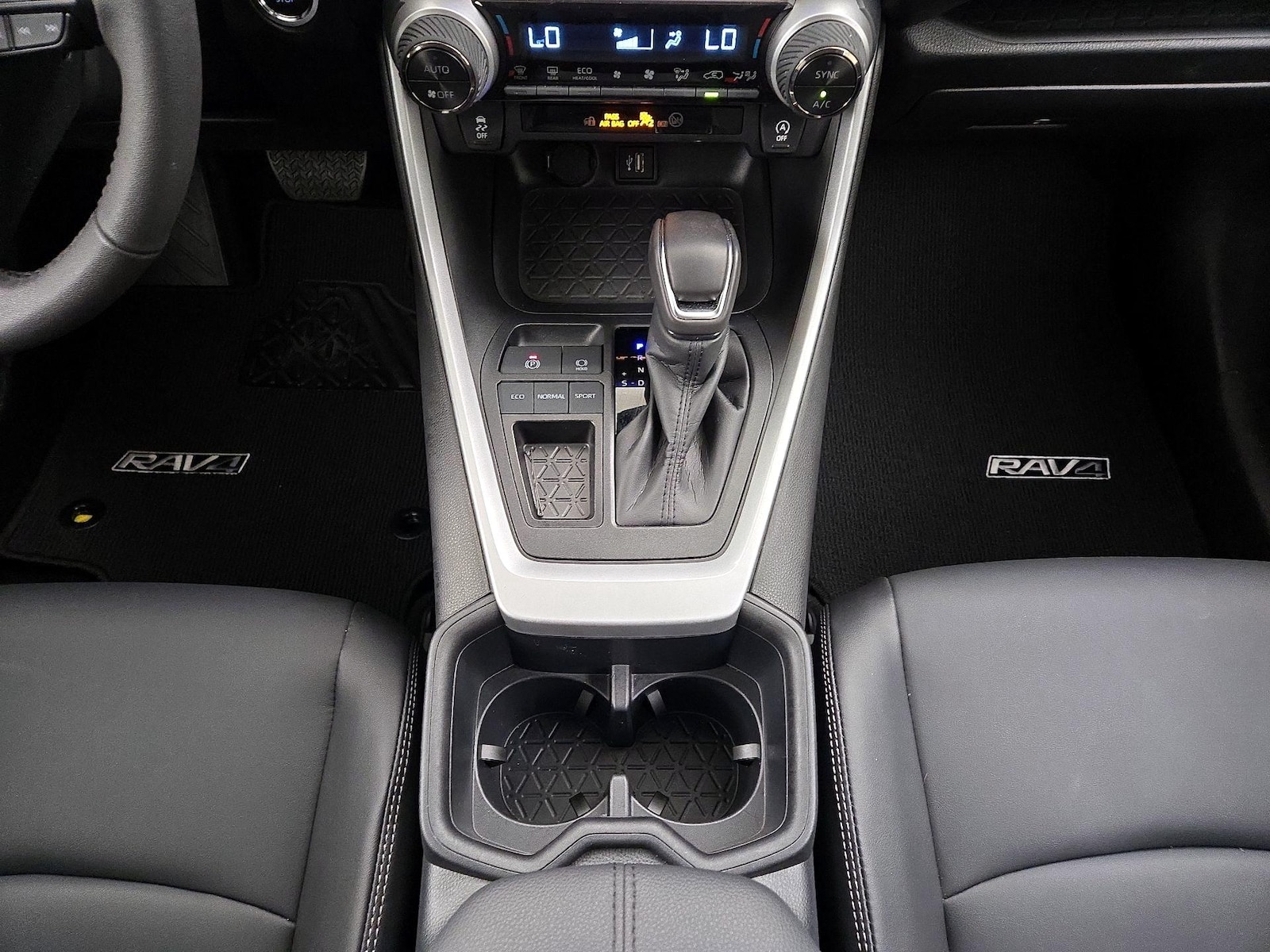 2025 Toyota RAV4 XLE Premium - Photo 19