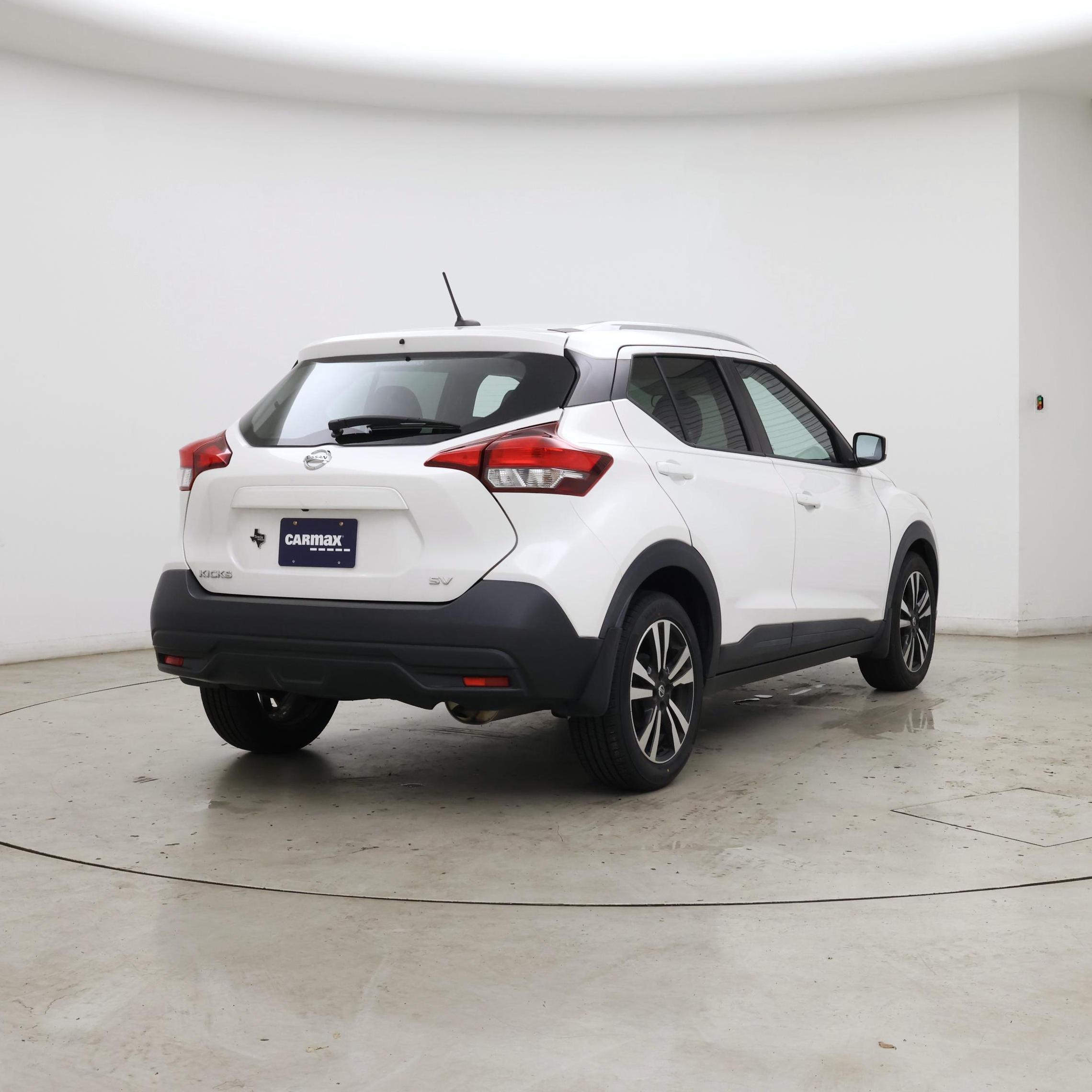 Thumbnail: 2018 Nissan Kicks - 8