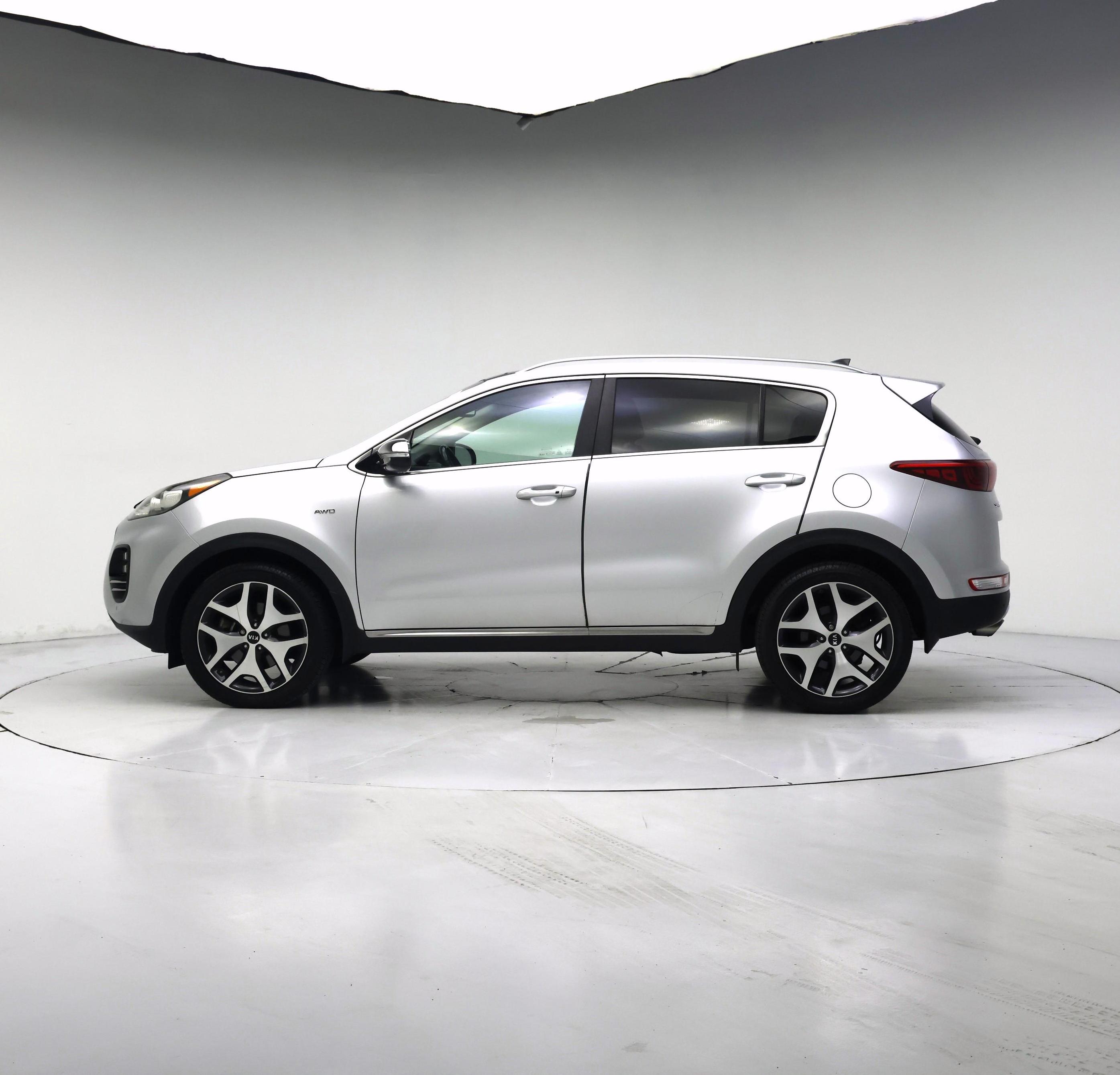 Thumbnail: 2017 Kia Sportage - 3