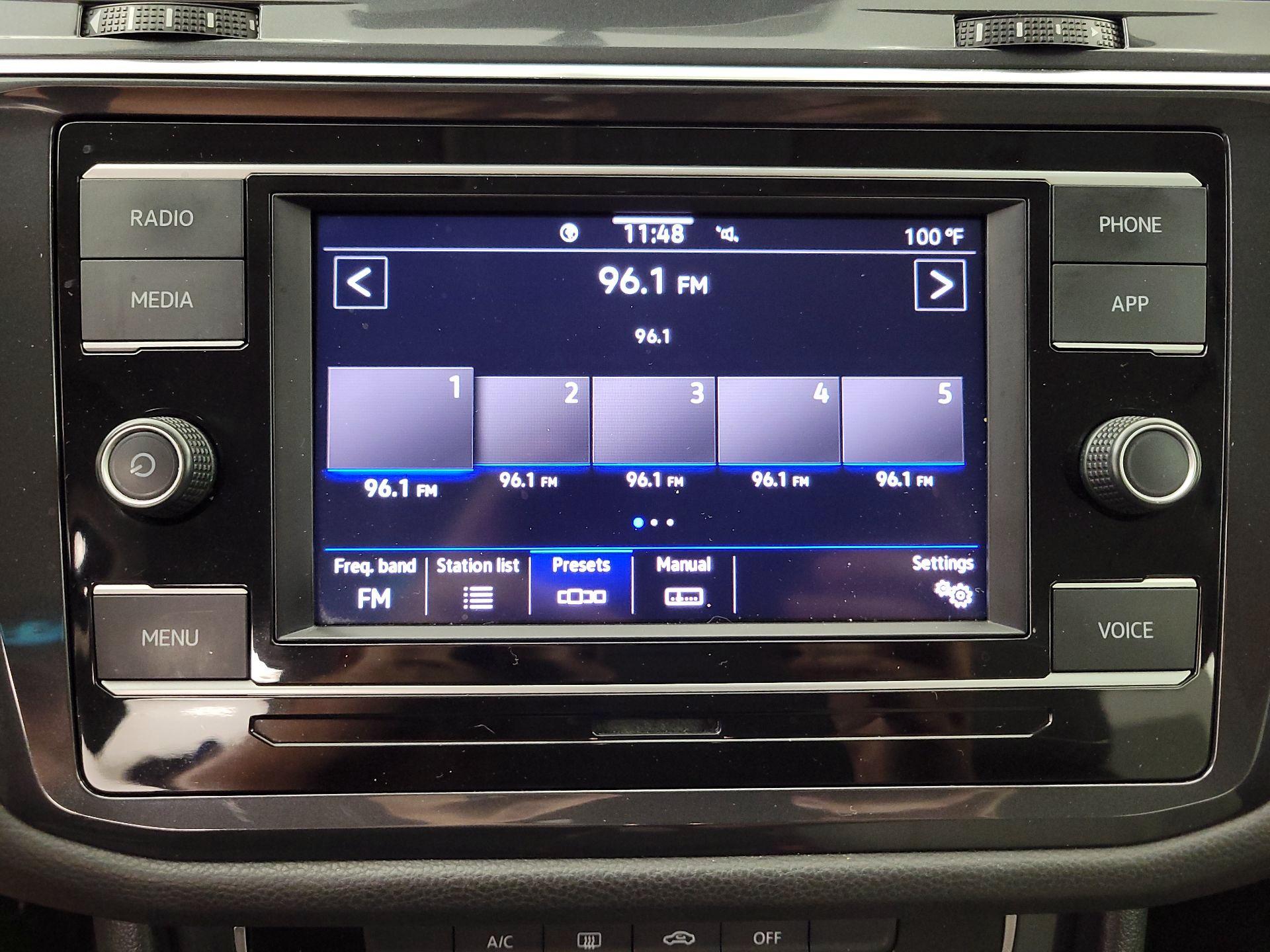 Thumbnail: 2020 Volkswagen Tiguan - 15