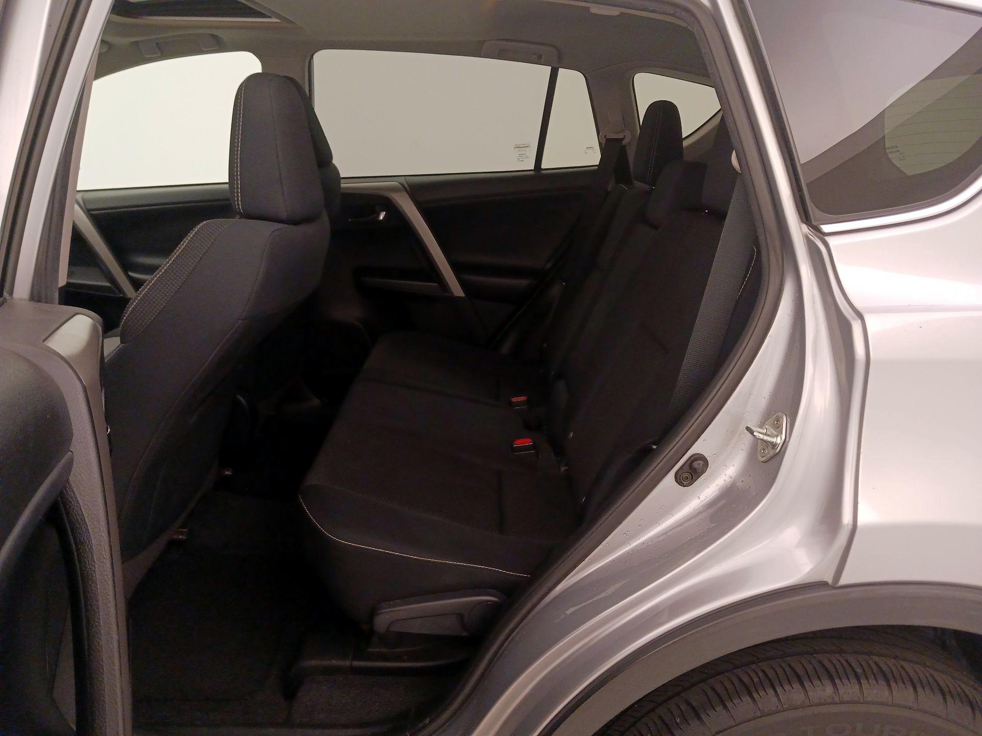 Thumbnail: 2017 Toyota RAV4 - 20