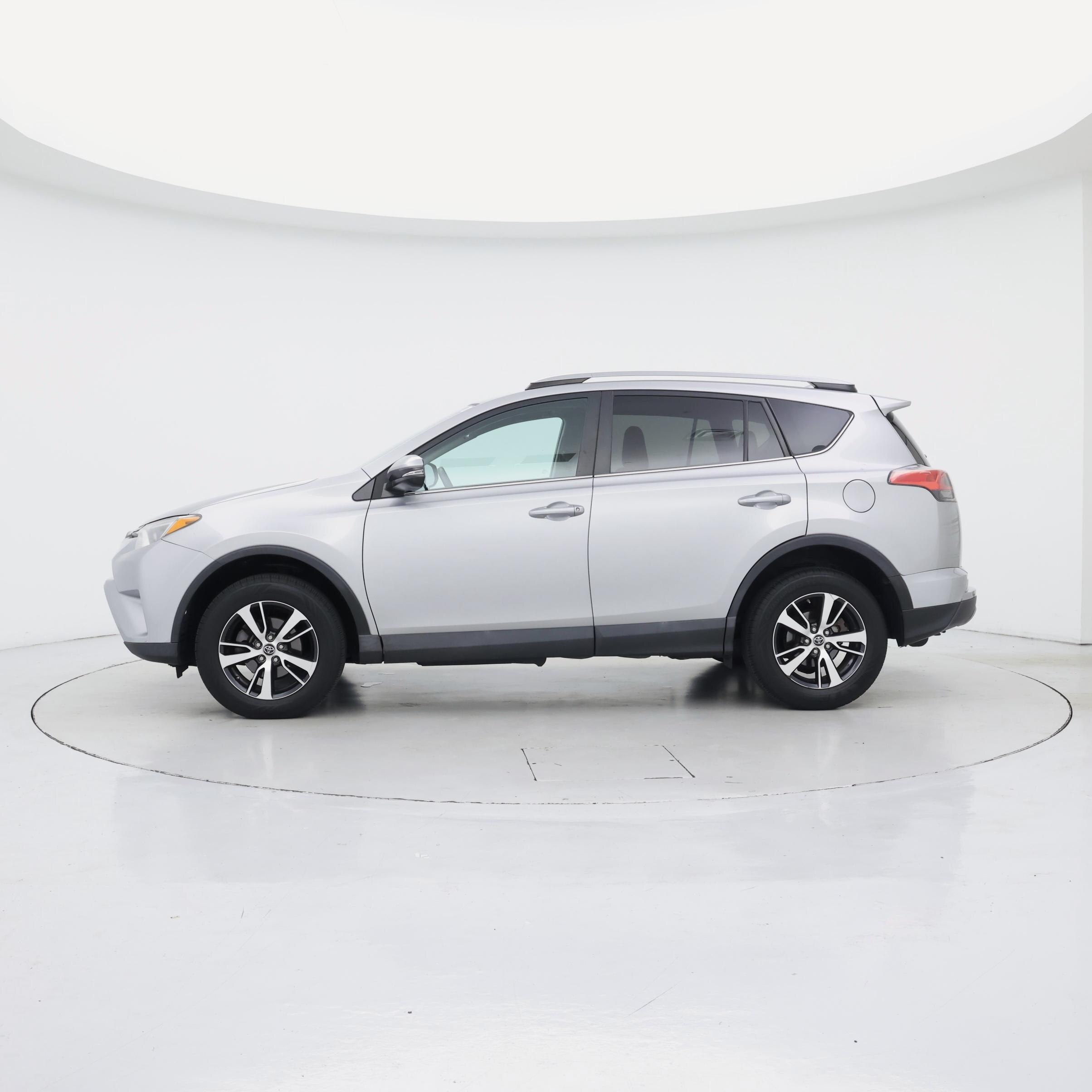 Thumbnail: 2017 Toyota RAV4 - 3