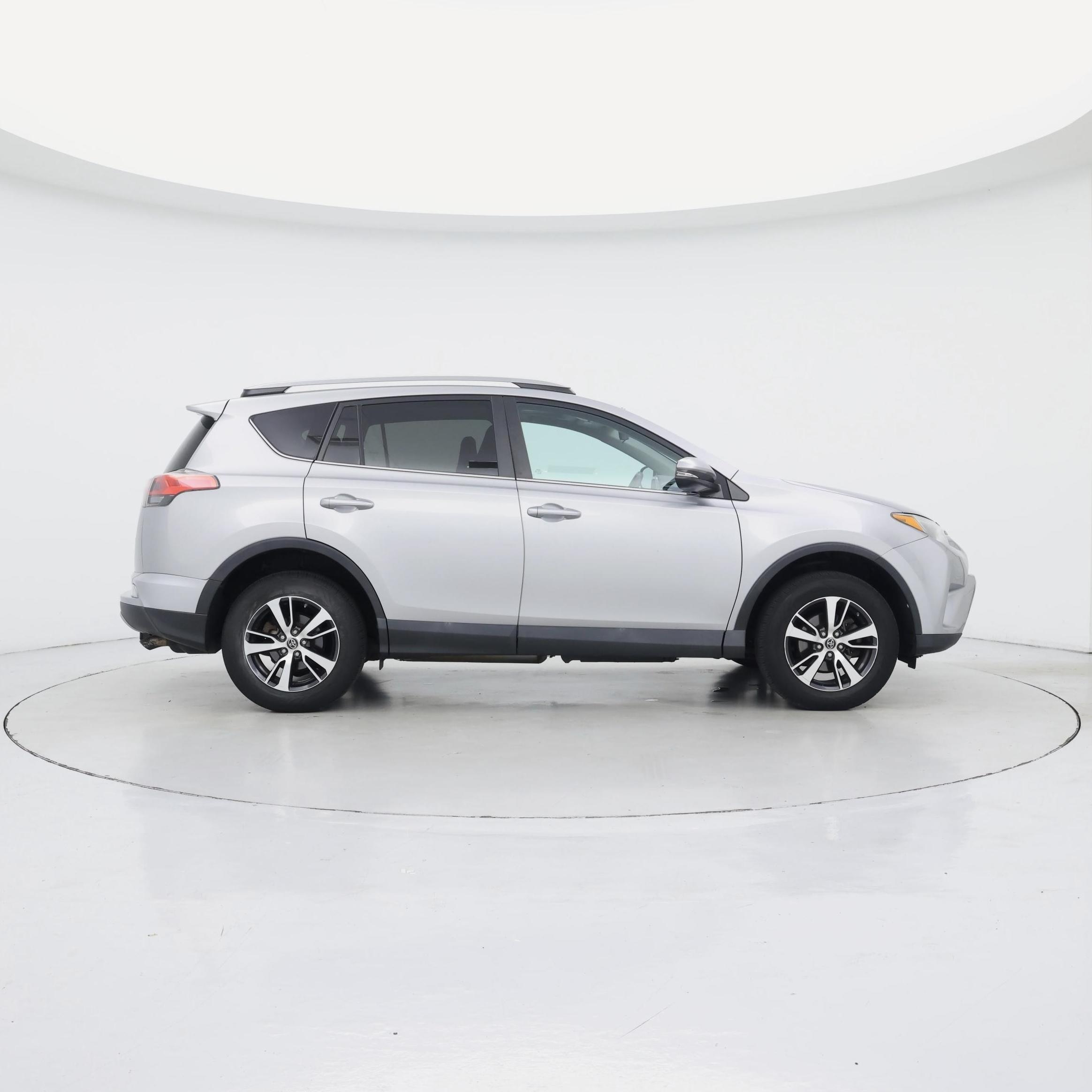 Thumbnail: 2017 Toyota RAV4 - 7