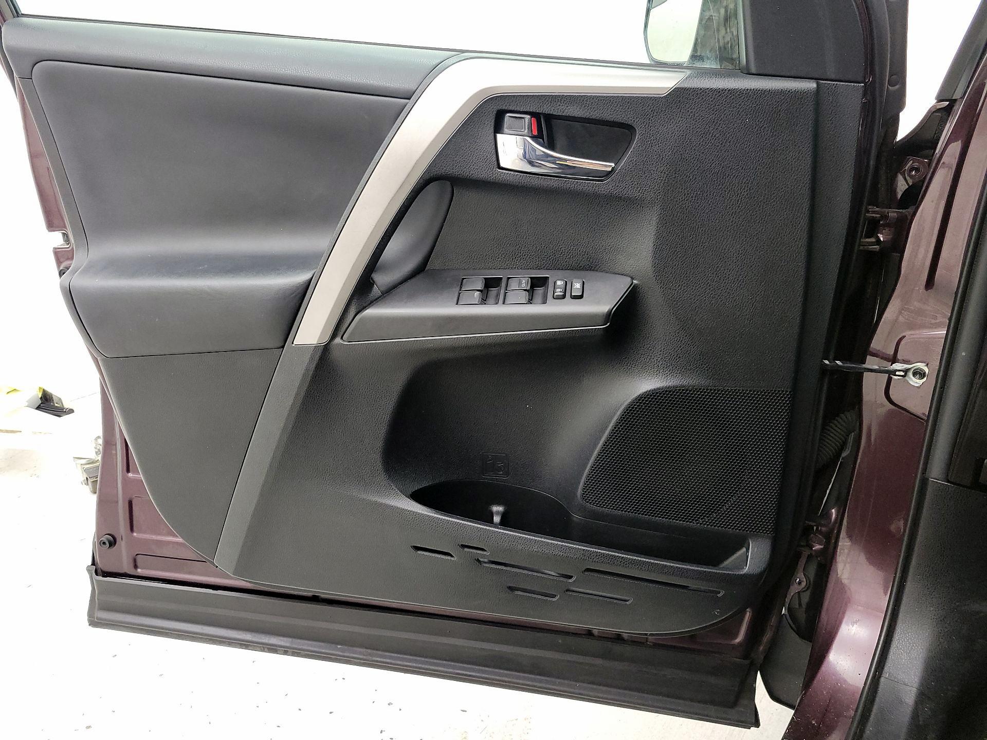 Thumbnail: 2016 Toyota RAV4 - 12