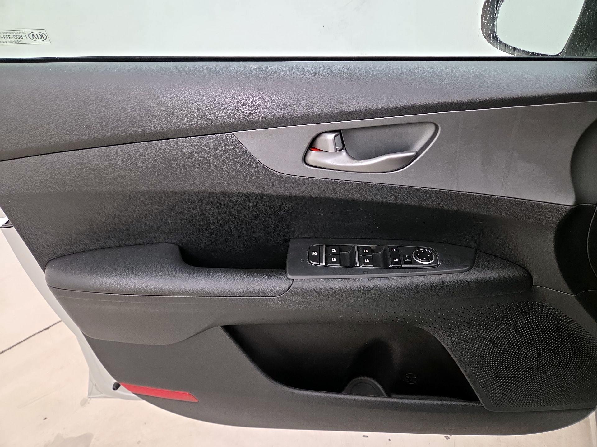 Thumbnail: 2019 Kia Forte - 12
