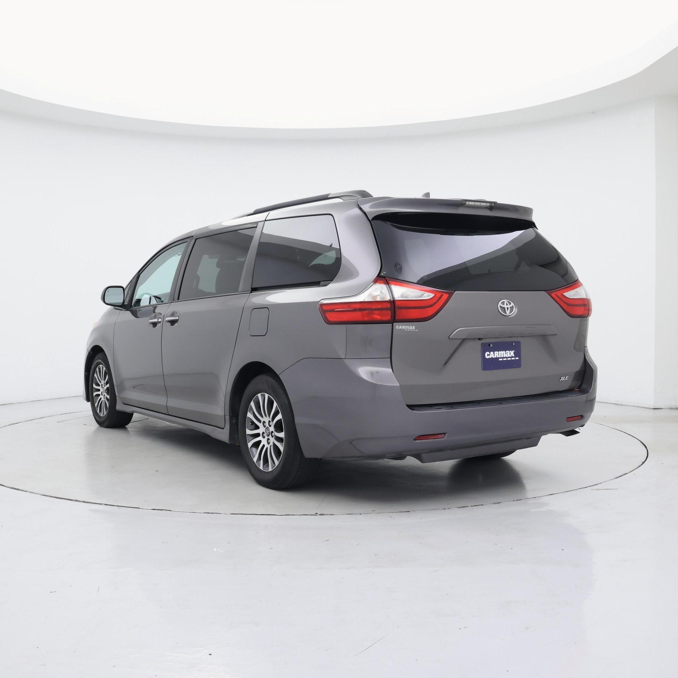 Thumbnail: 2019 Toyota Sienna - 2