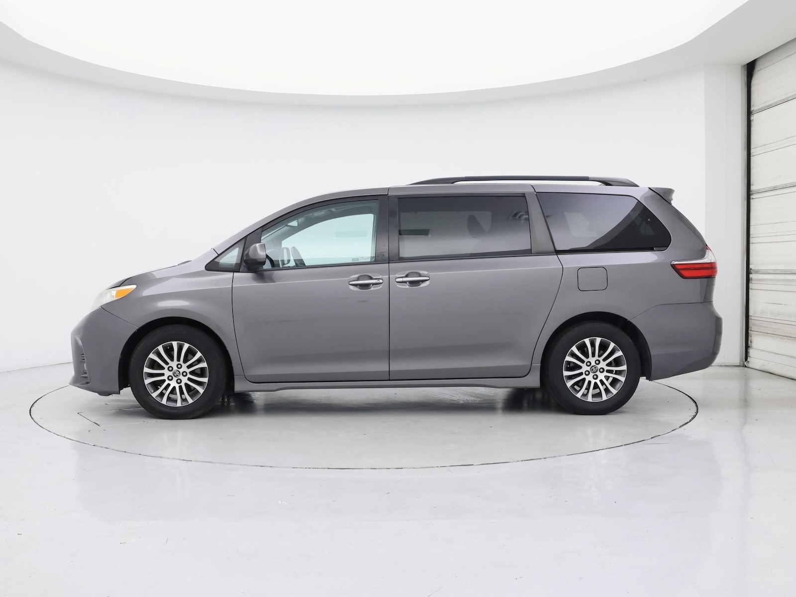 2019 Toyota Sienna 4