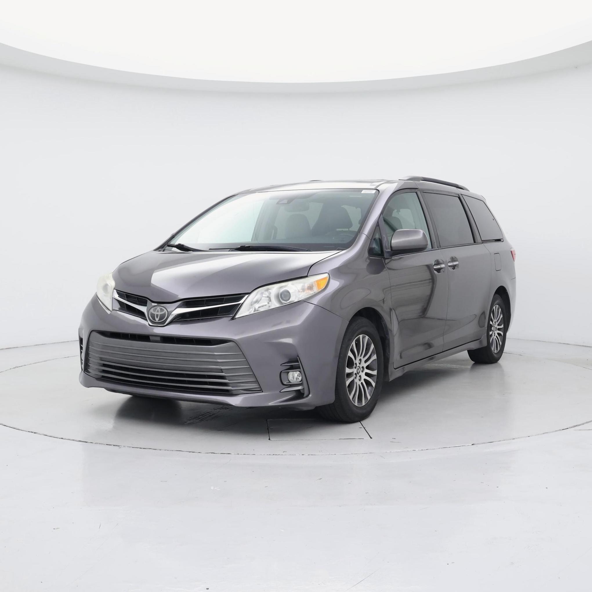 Thumbnail: 2019 Toyota Sienna - 4