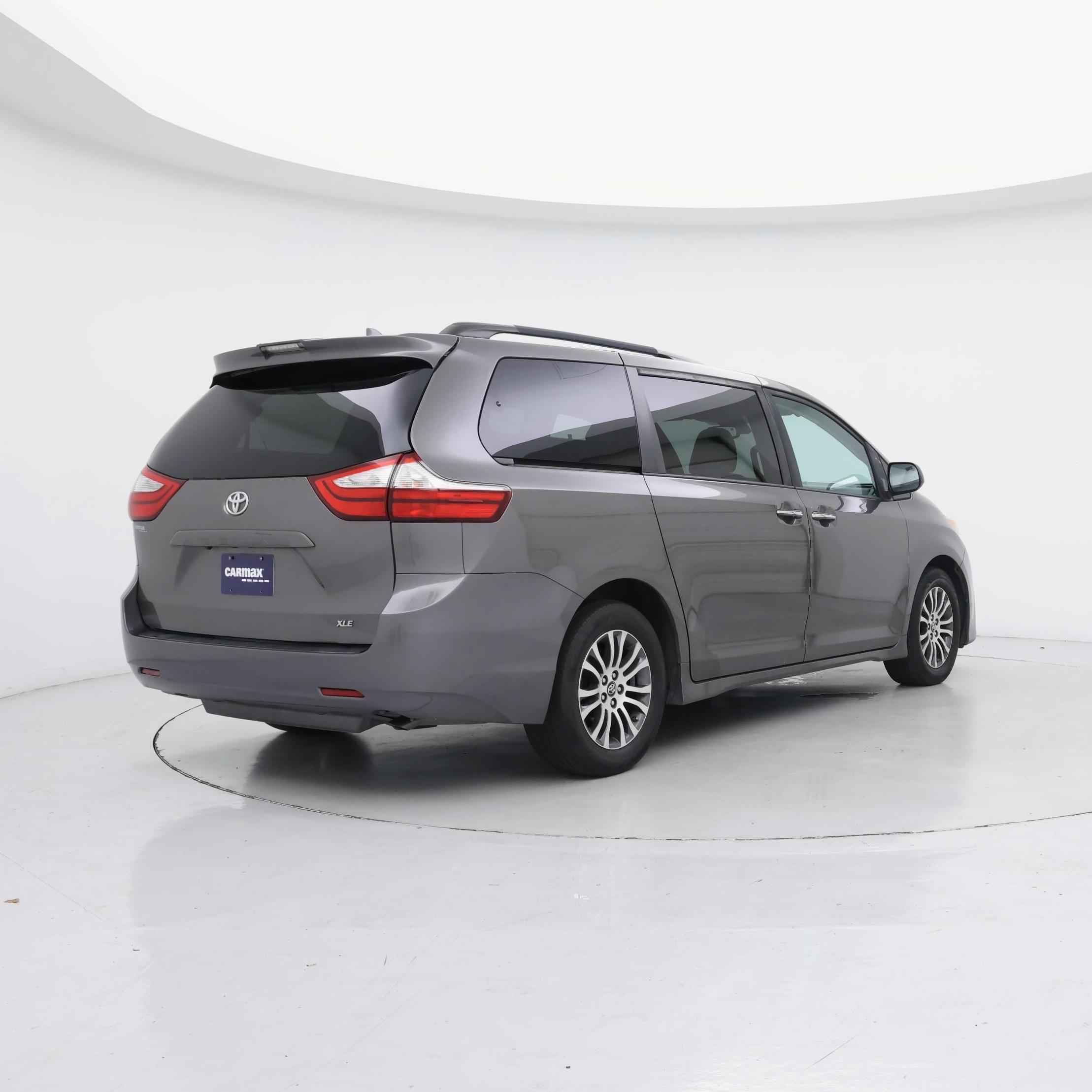 Thumbnail: 2019 Toyota Sienna - 8