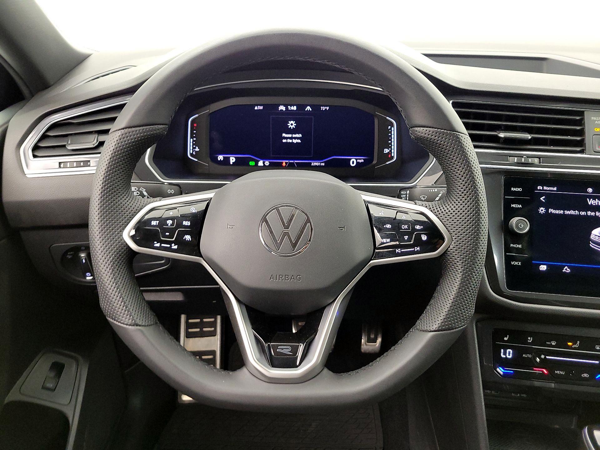 Thumbnail: 2022 Volkswagen Tiguan - 10