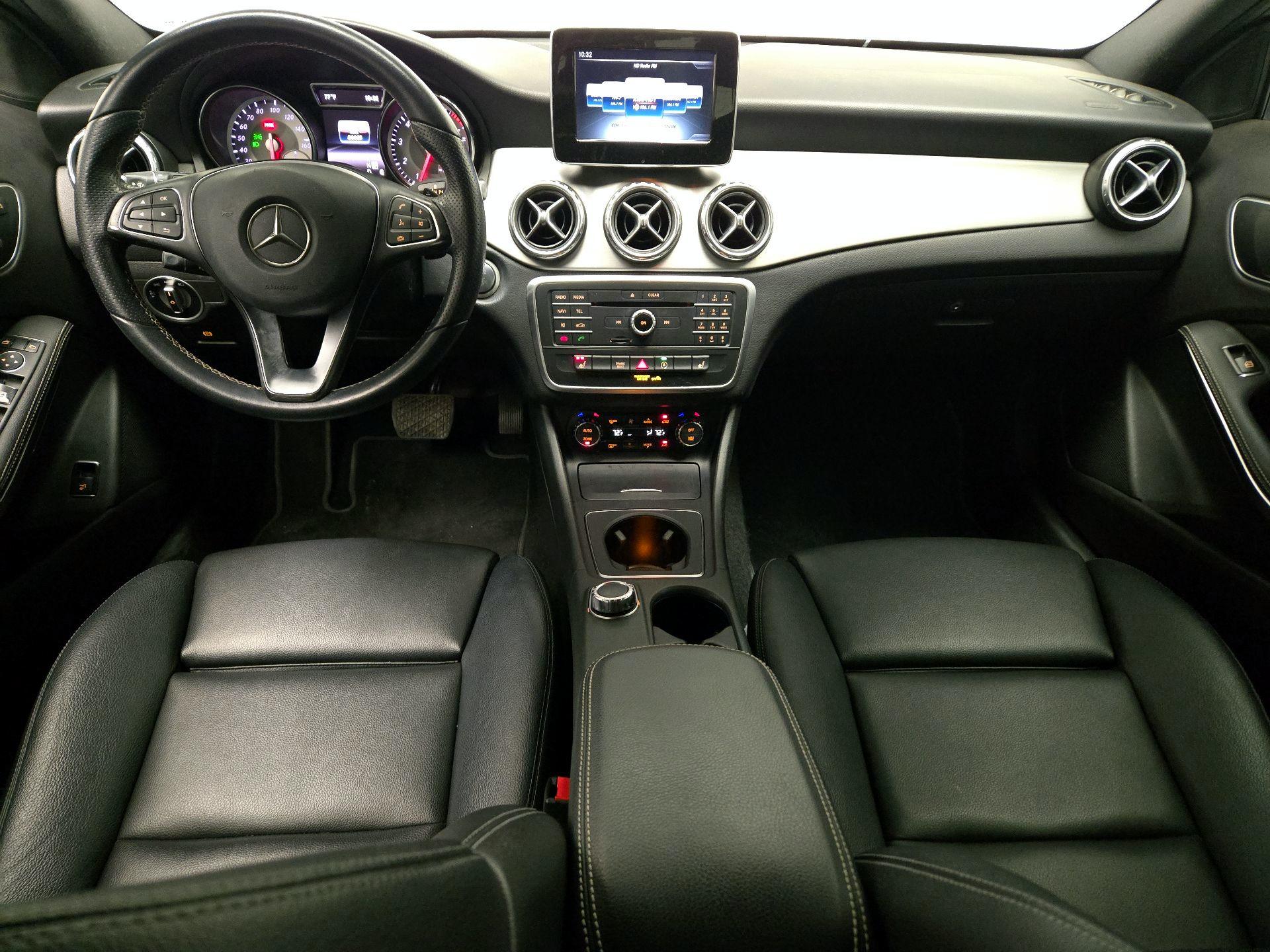 Thumbnail: 2016 Mercedes-Benz GLA - 9