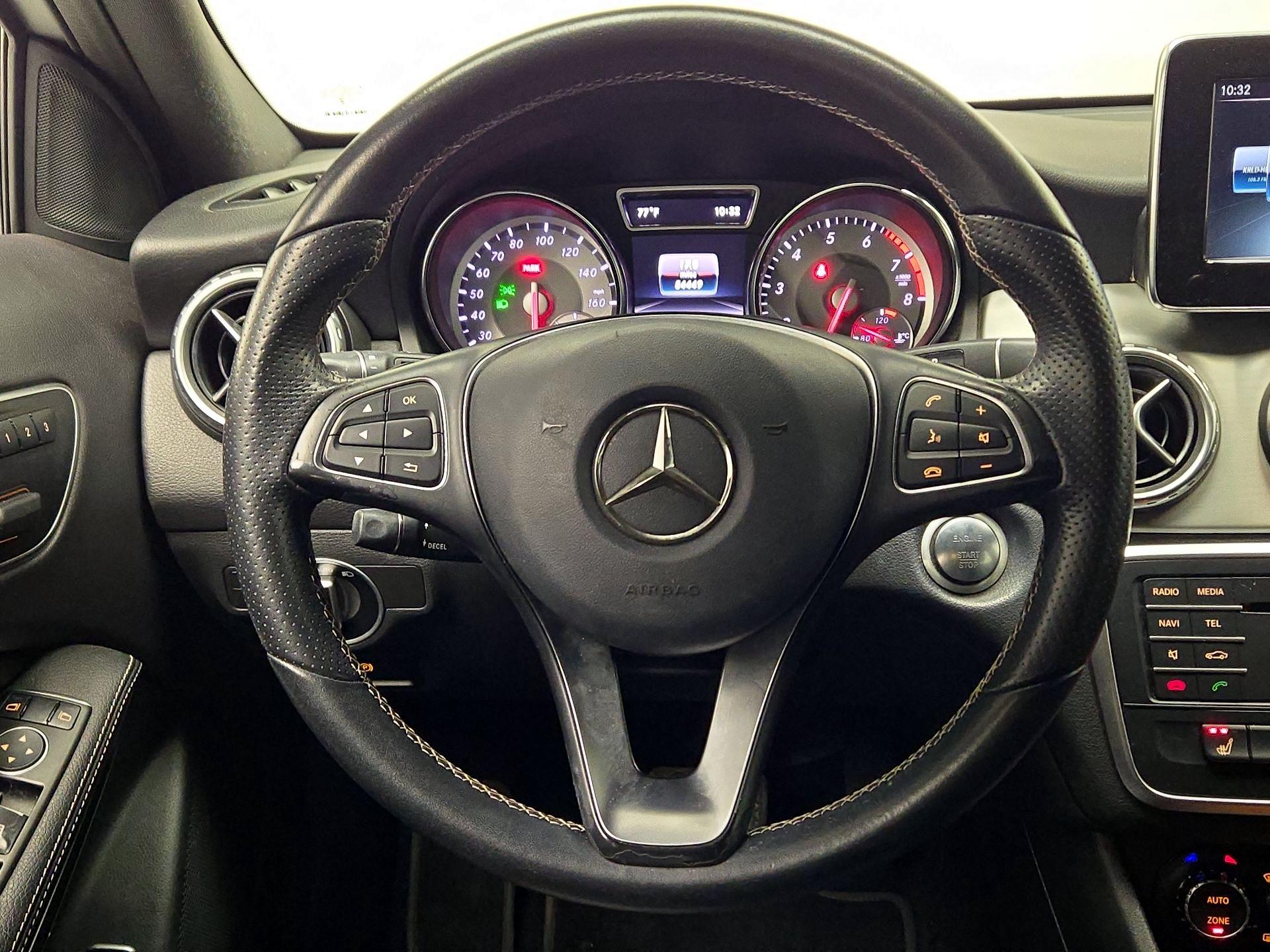 Thumbnail: 2016 Mercedes-Benz GLA - 10