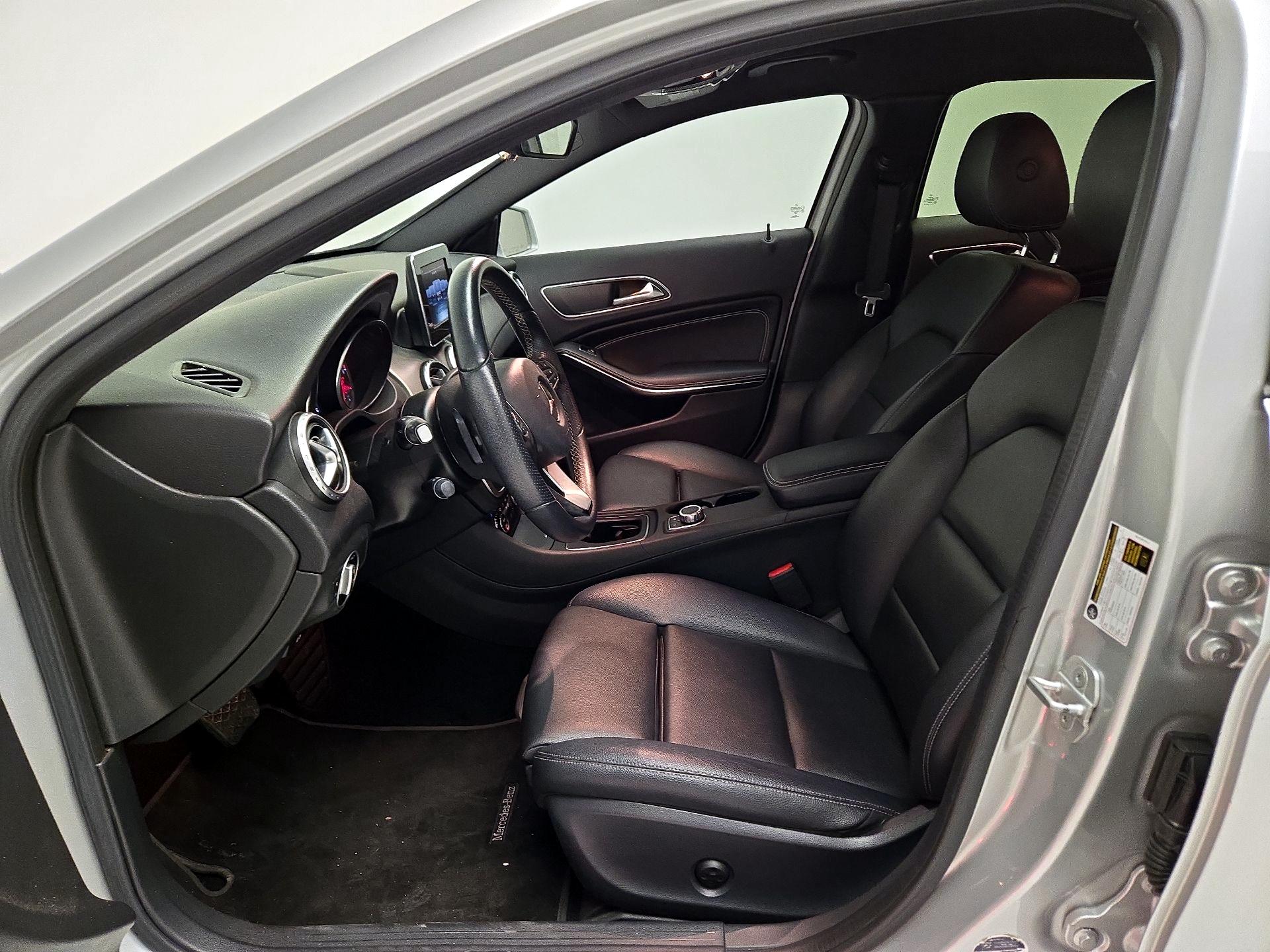 Thumbnail: 2016 Mercedes-Benz GLA - 11