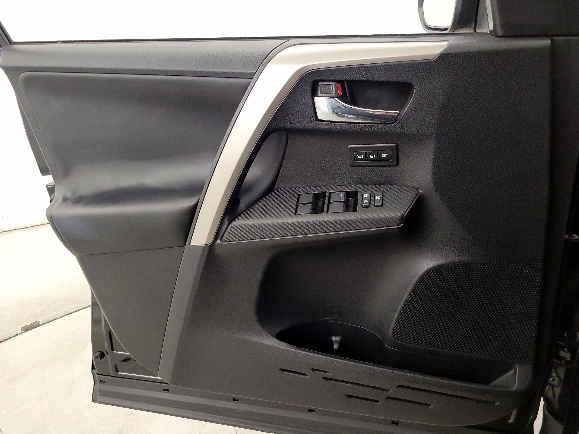 Thumbnail: 2015 Toyota RAV4 - 12