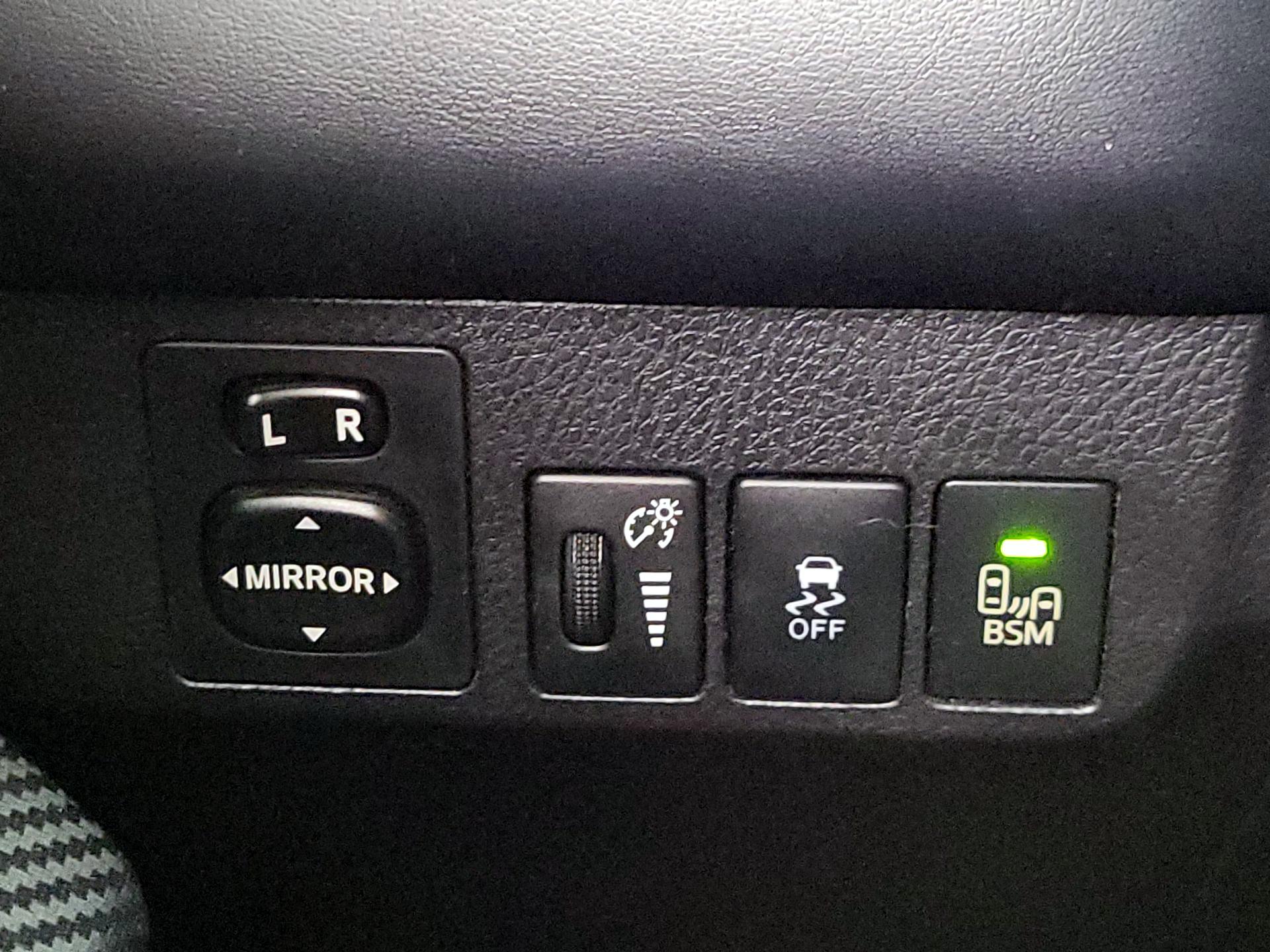 Thumbnail: 2015 Toyota RAV4 - 13